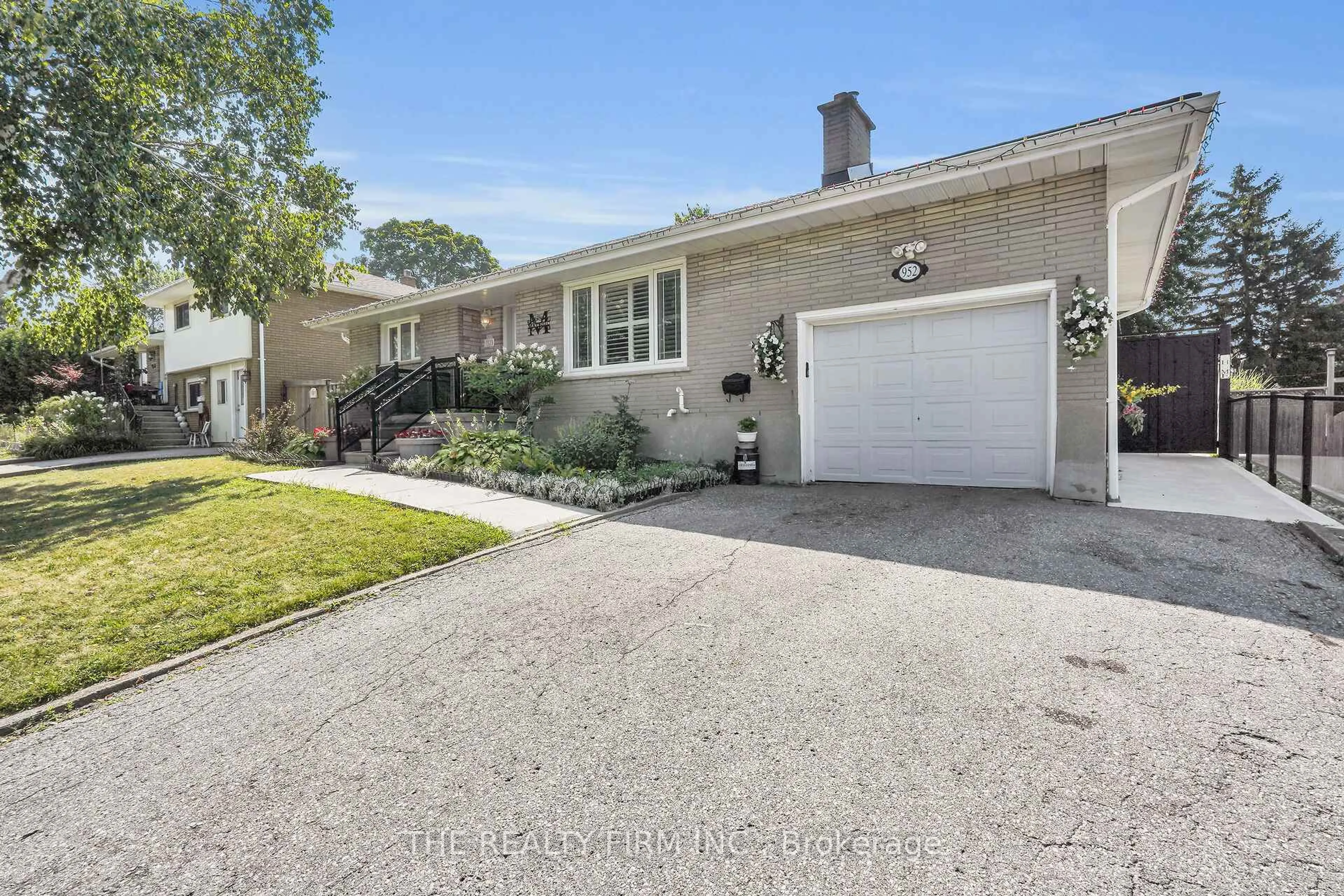 Unknown for 952 Eagle Cres, London South Ontario N5Z 3H7