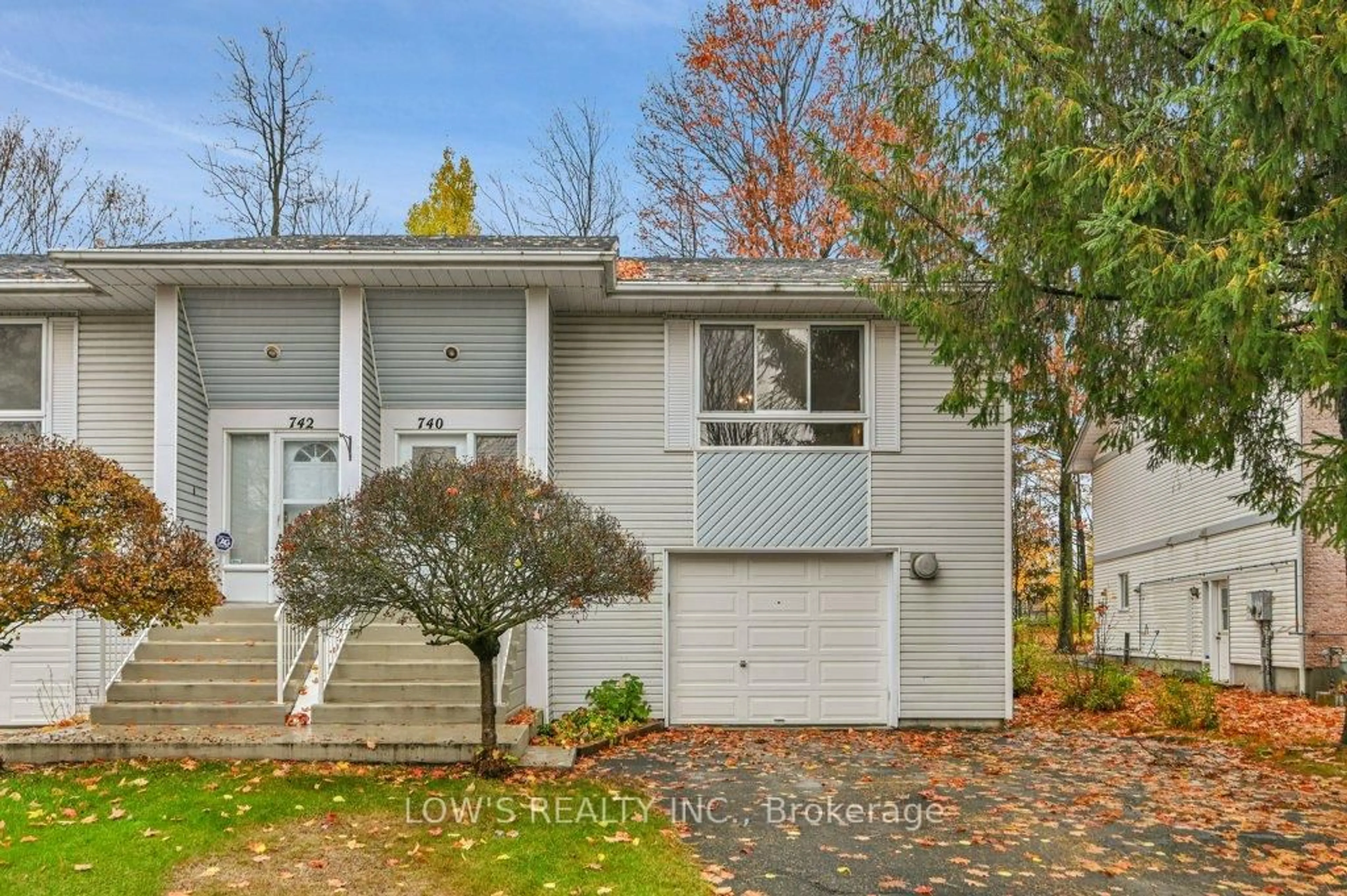 Home with vinyl exterior material, street for 740 Berthiaume St, Hawkesbury Ontario K6A 3M1