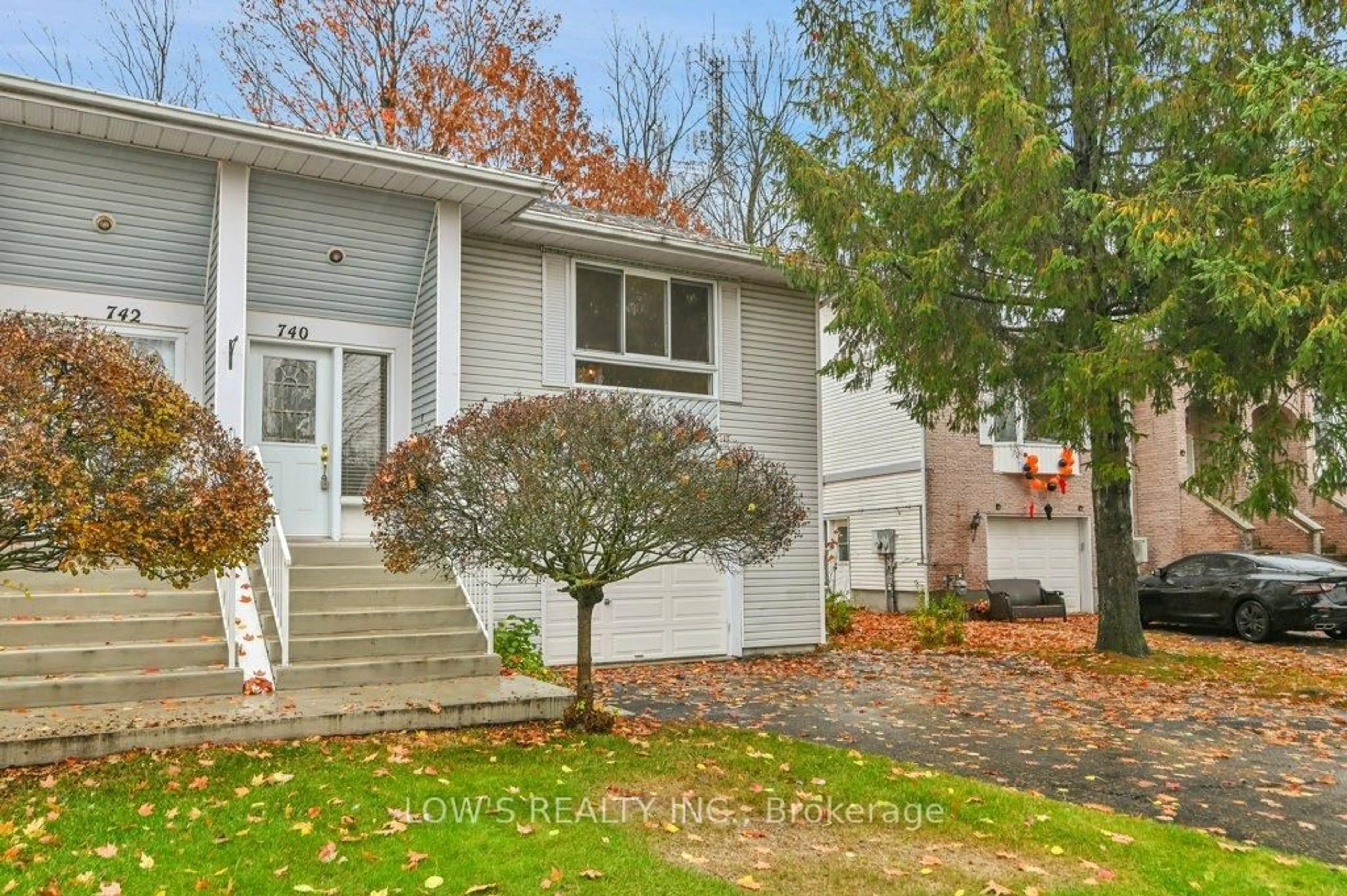 Home with vinyl exterior material, street for 740 Berthiaume St, Hawkesbury Ontario K6A 3M1