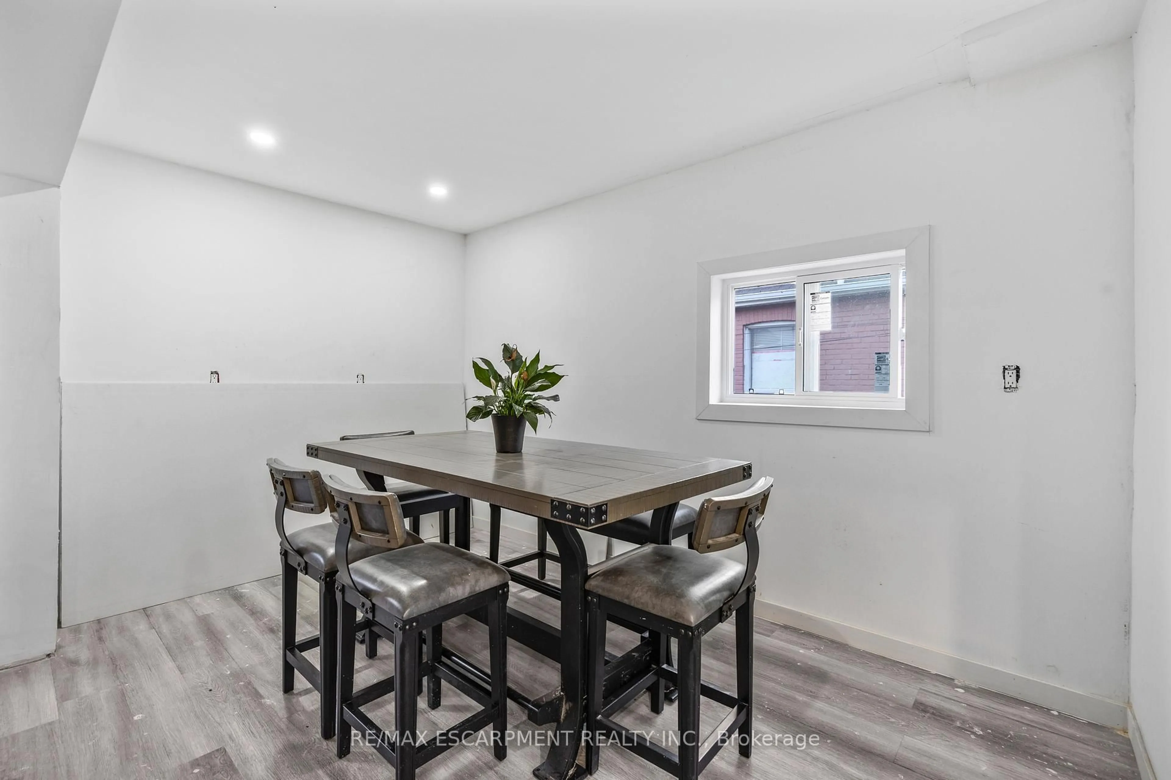 Dining room, unknown for 163 Britannia Ave, Hamilton Ontario L8H 1X4