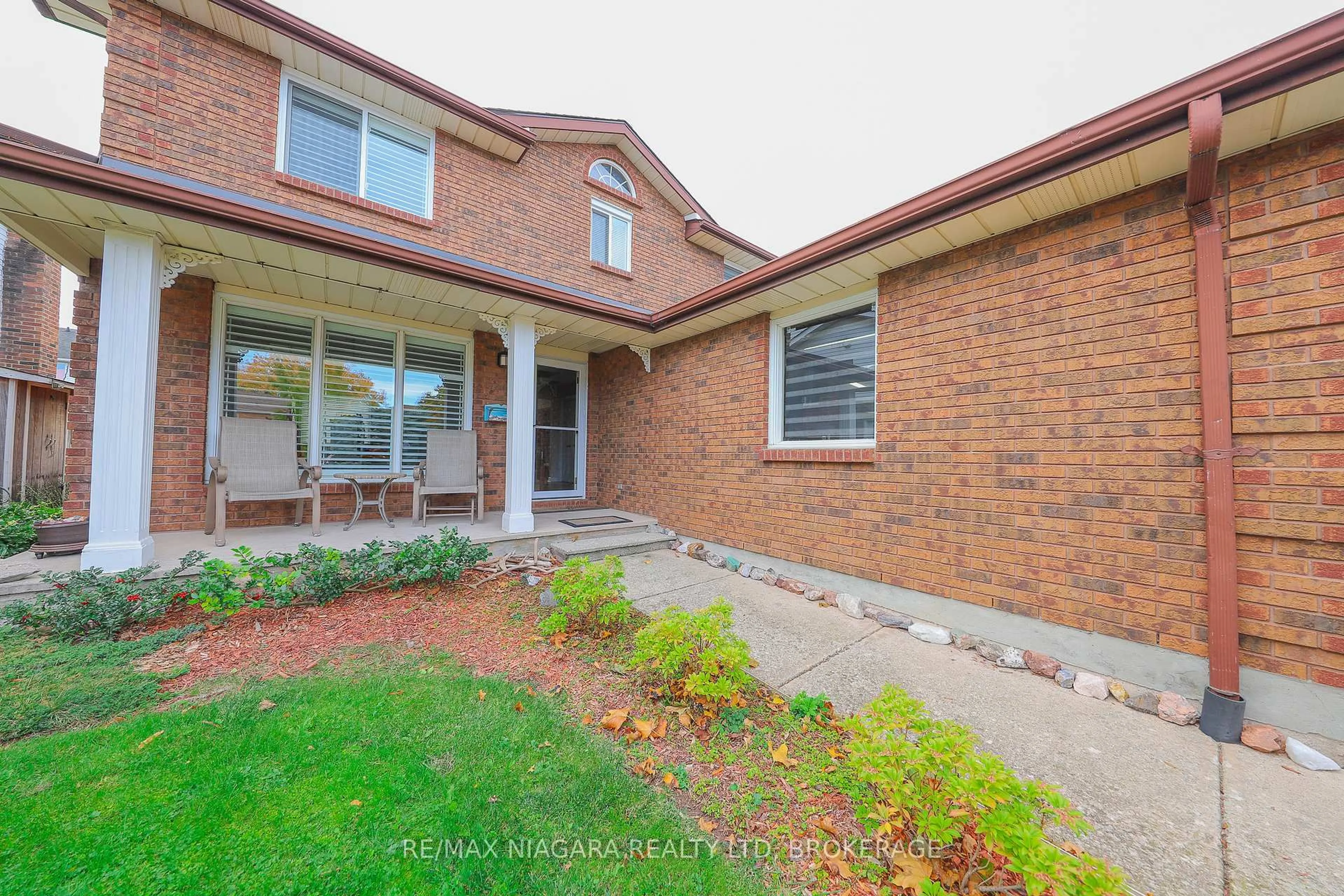Home with brick exterior material, street for 19 Elderwood Dr, St. Catharines Ontario L2S 3E5
