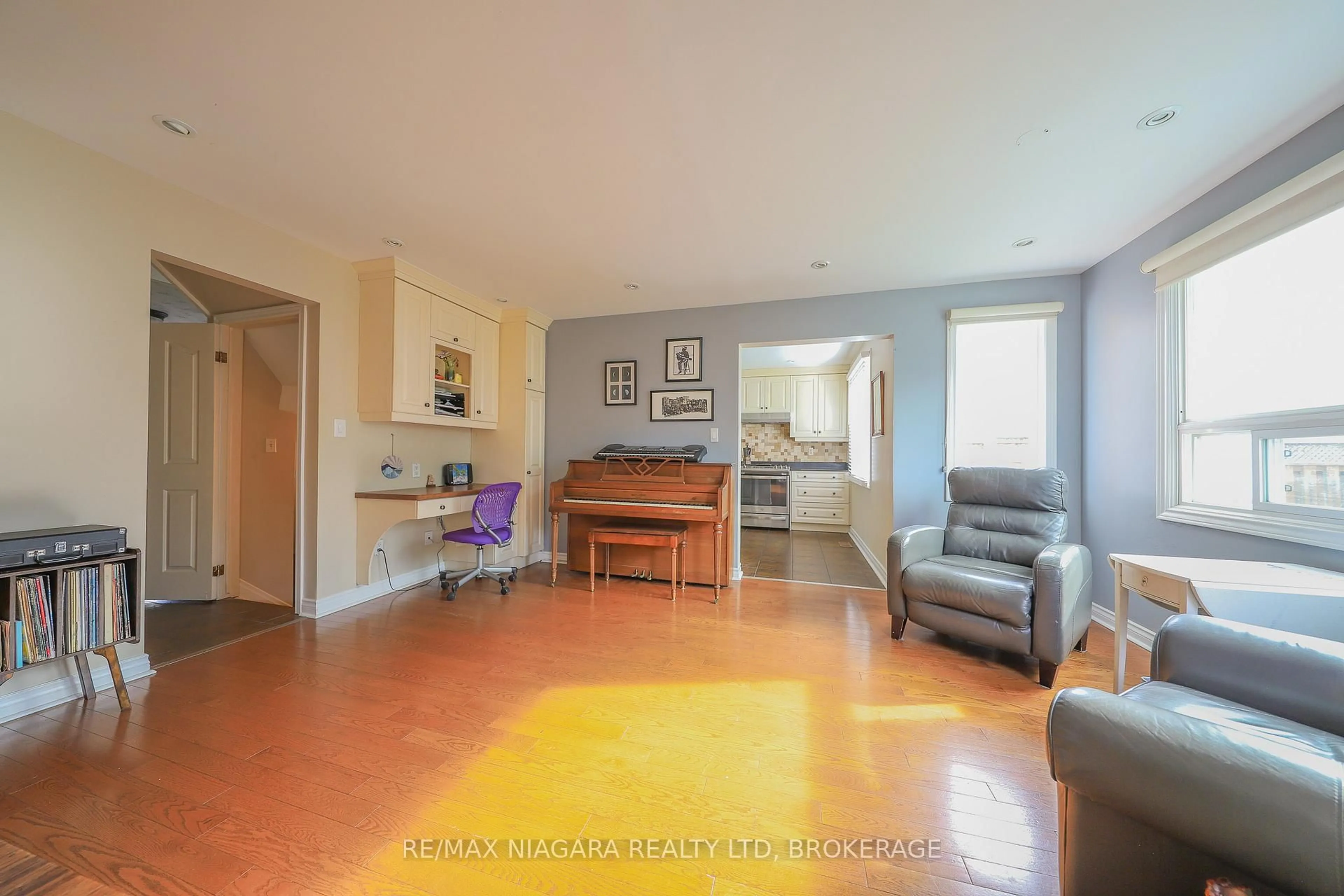 Unknown for 19 Elderwood Dr, St. Catharines Ontario L2S 3E5