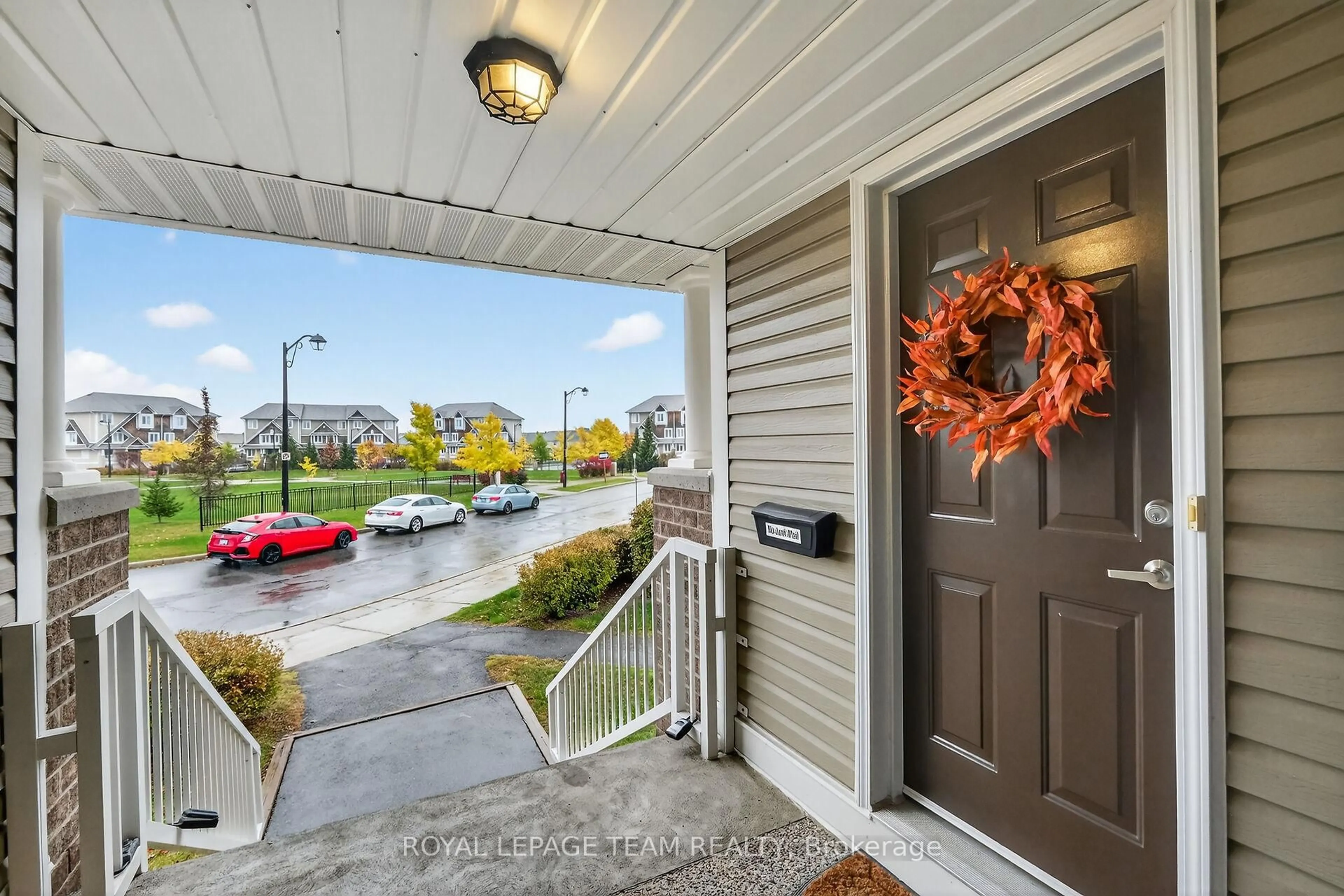 Indoor entryway for 548 Lakeridge Dr, Ottawa Ontario K4A 0H5