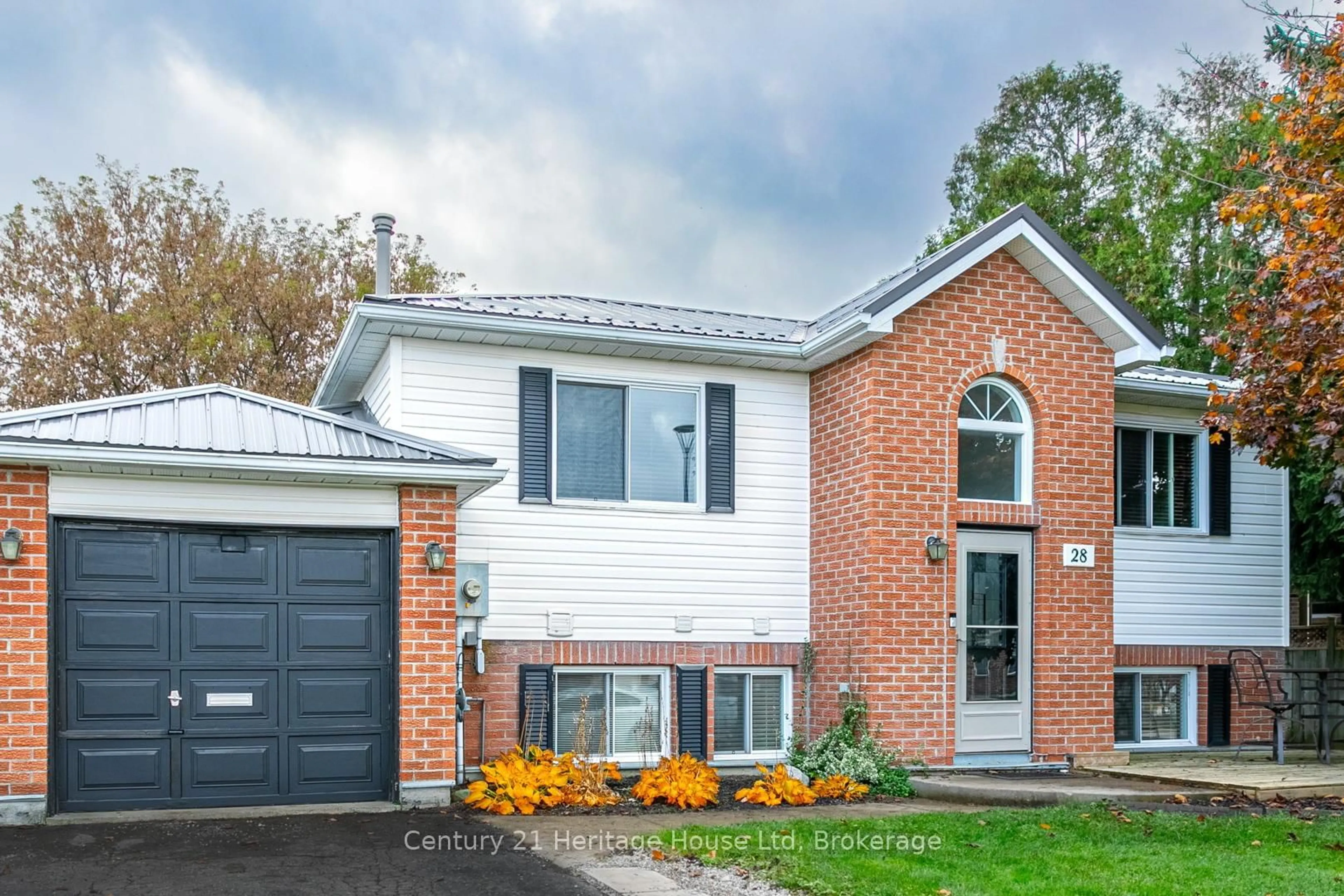Home with brick exterior material, street for 28 Anderson St, Woodstock Ontario N4S 8X1