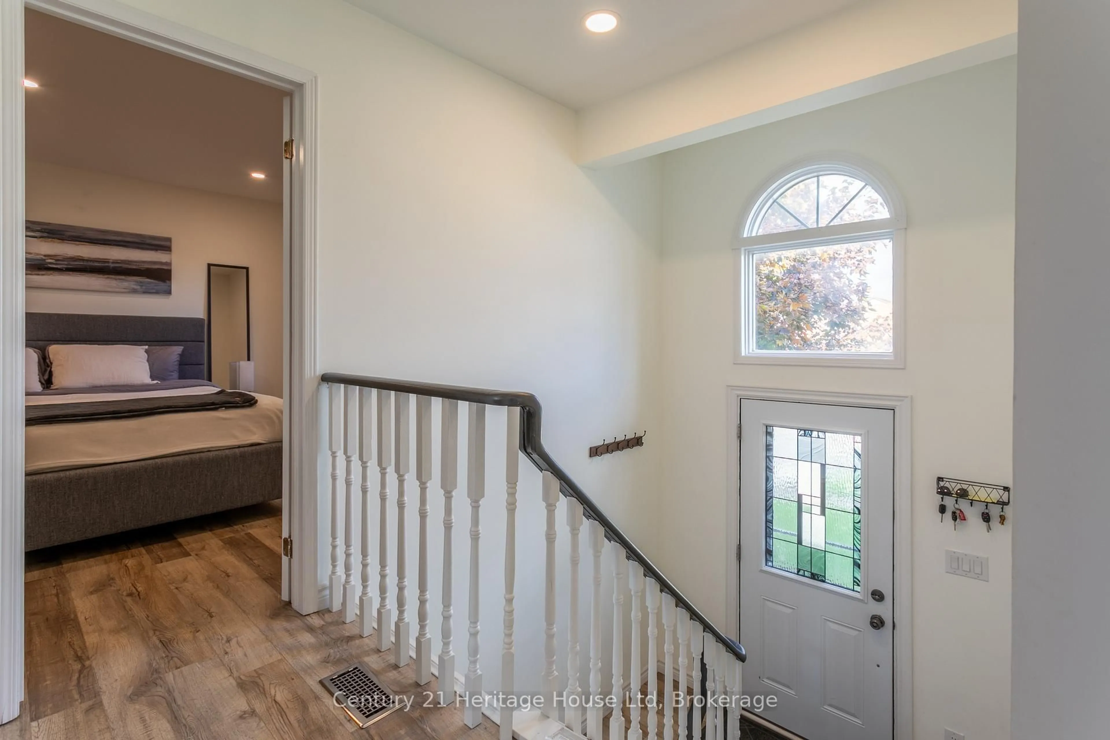 Indoor entryway for 28 Anderson St, Woodstock Ontario N4S 8X1