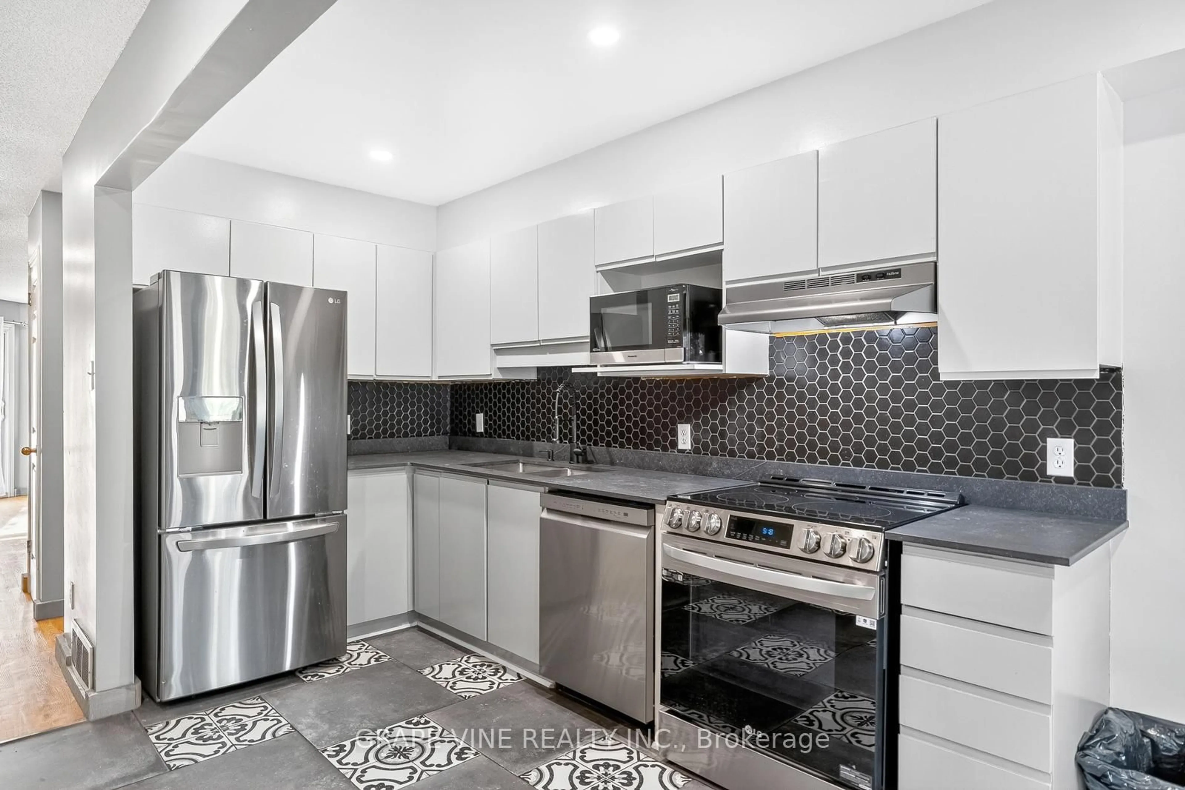 Unknown for 1400 Wildberry Crt #11, Ottawa Ontario K1C 7K6