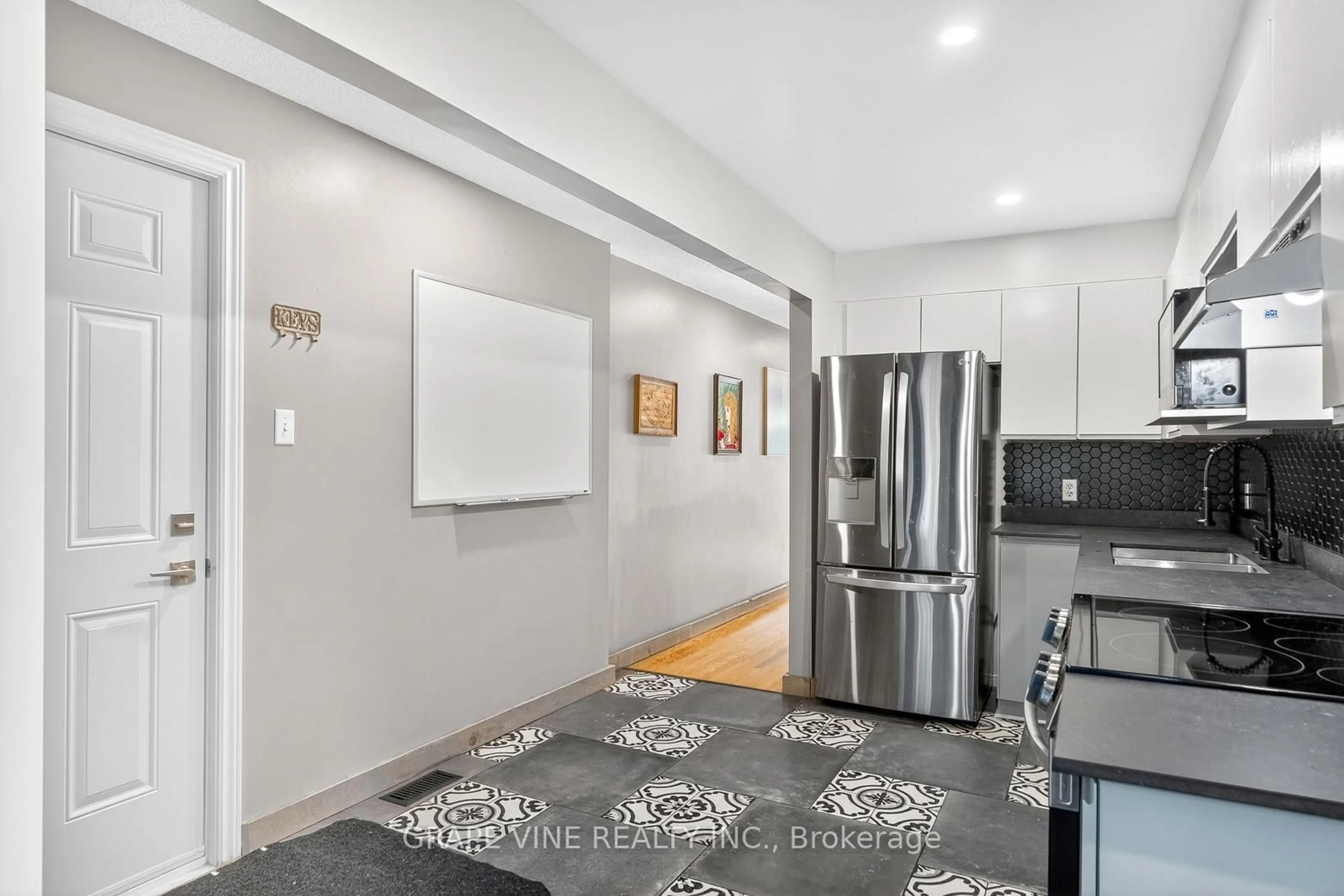 Indoor entryway for 1400 Wildberry Crt #11, Ottawa Ontario K1C 7K6