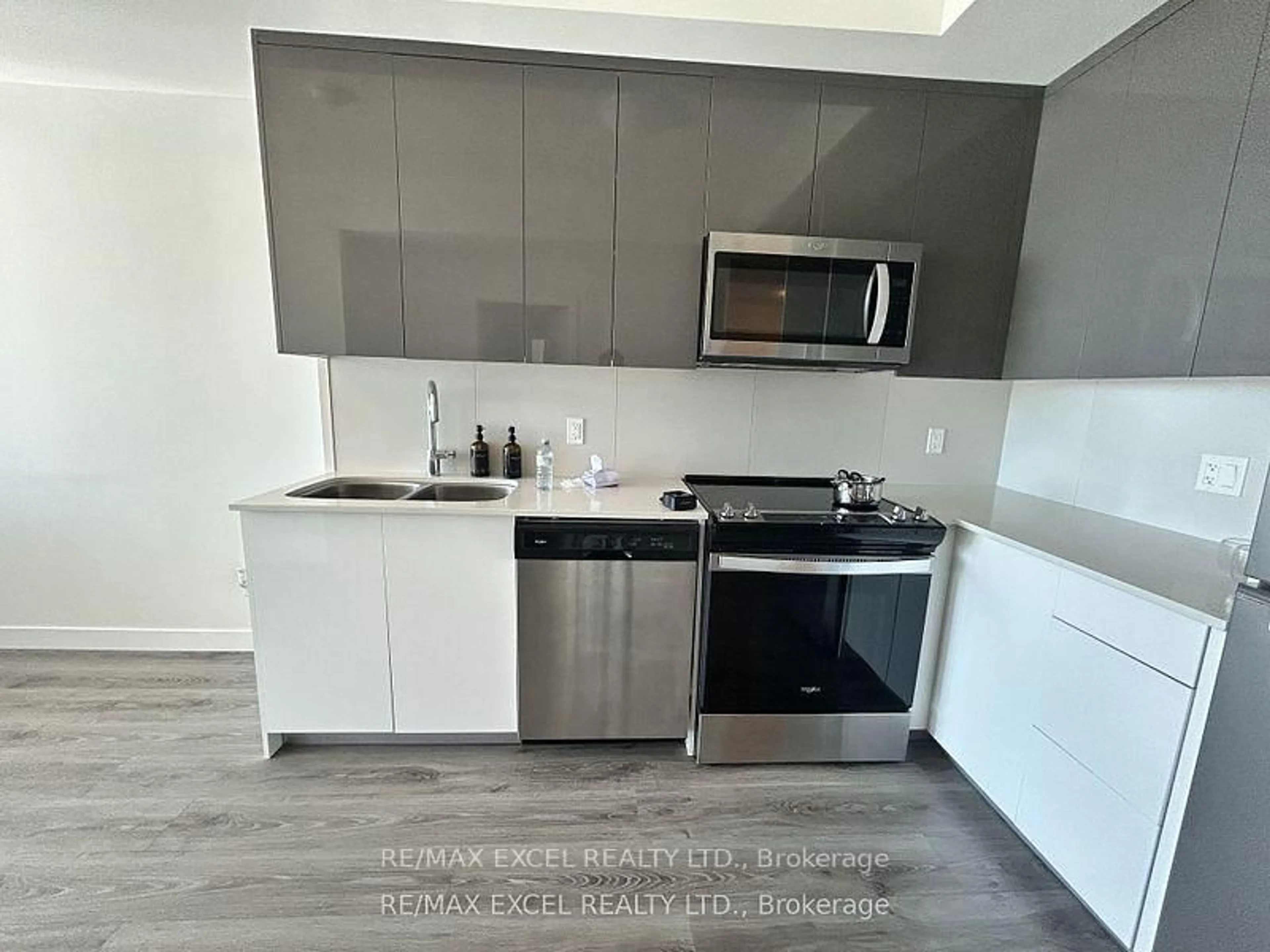 Standard kitchen, ceramic/tile floor for 60 Frederick St #1513, Kitchener Ontario N2H 0C7