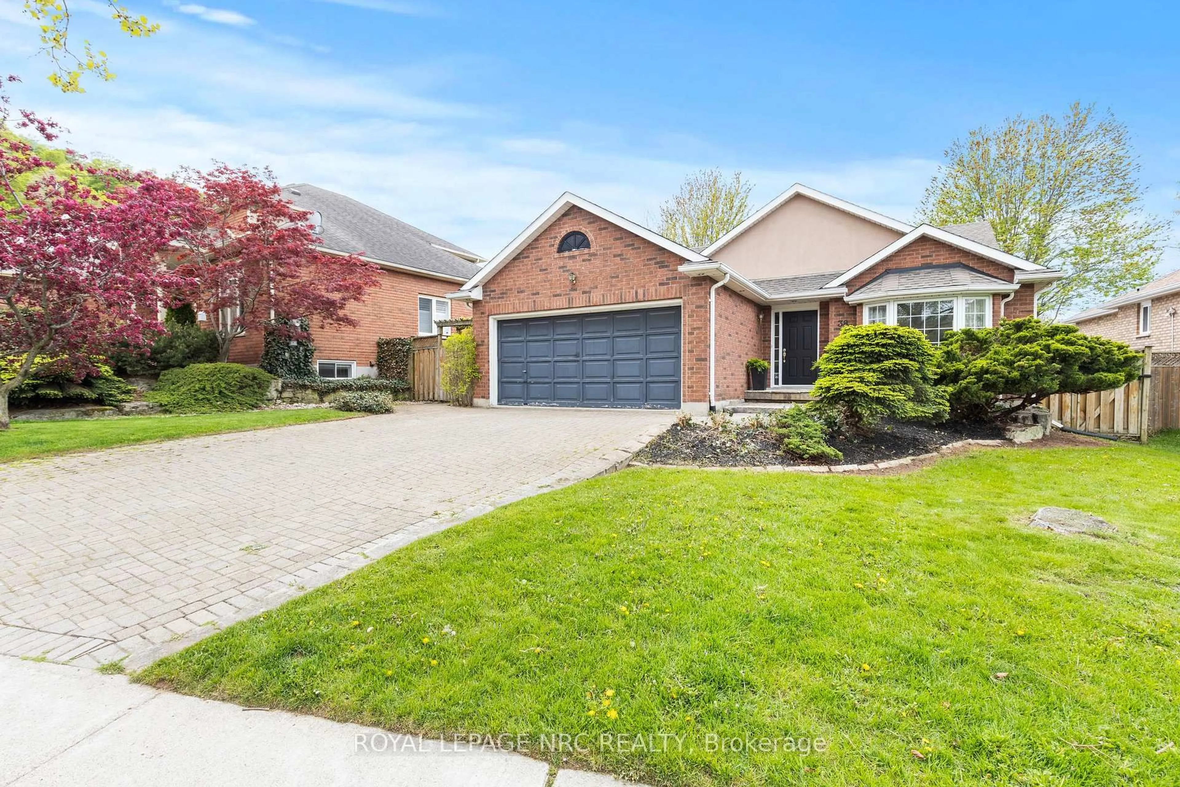 Home with brick exterior material, street for 38 Baker Rd, Grimsby Ontario L3M 5H6