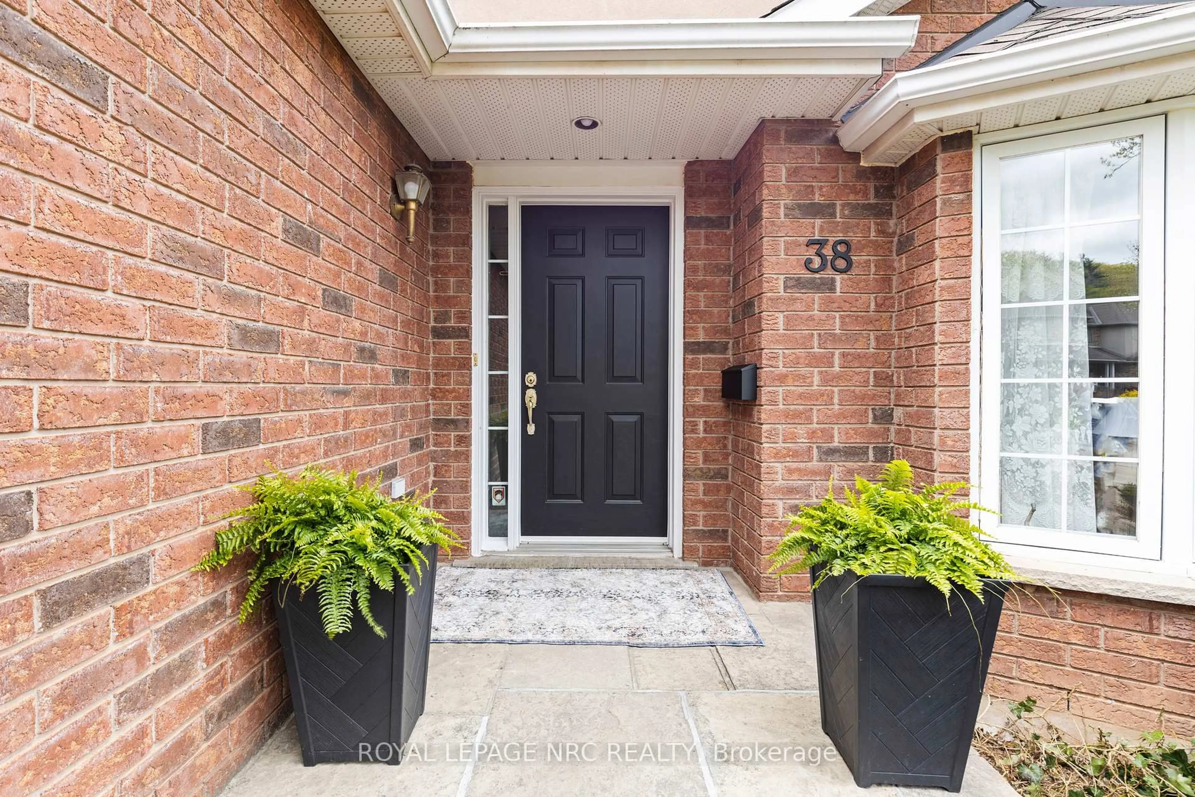 Indoor entryway for 38 Baker Rd, Grimsby Ontario L3M 5H6
