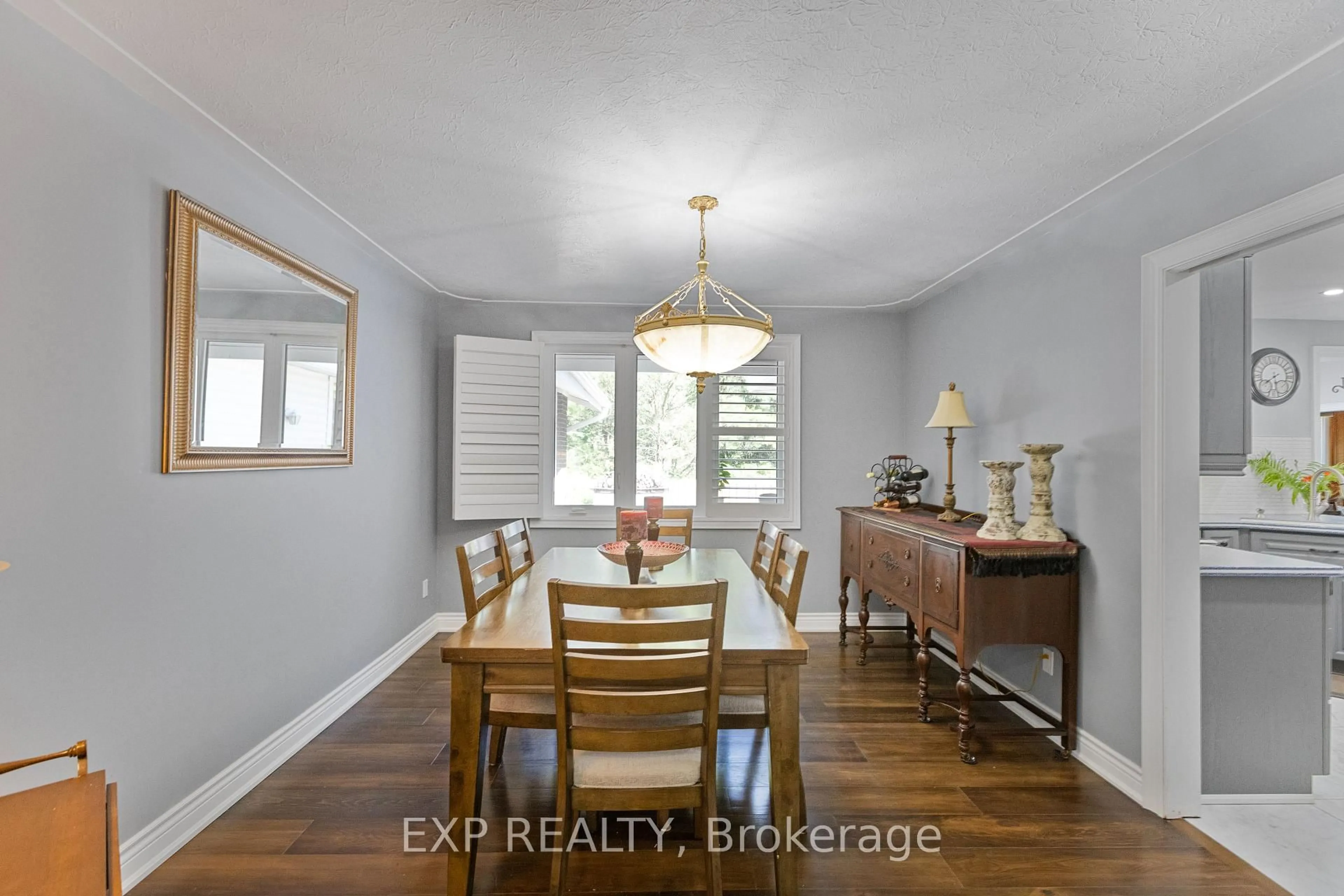 Dining room, wood/laminate floor for 87 Tutela Heights Rd, Brant Ontario N3T 1A4