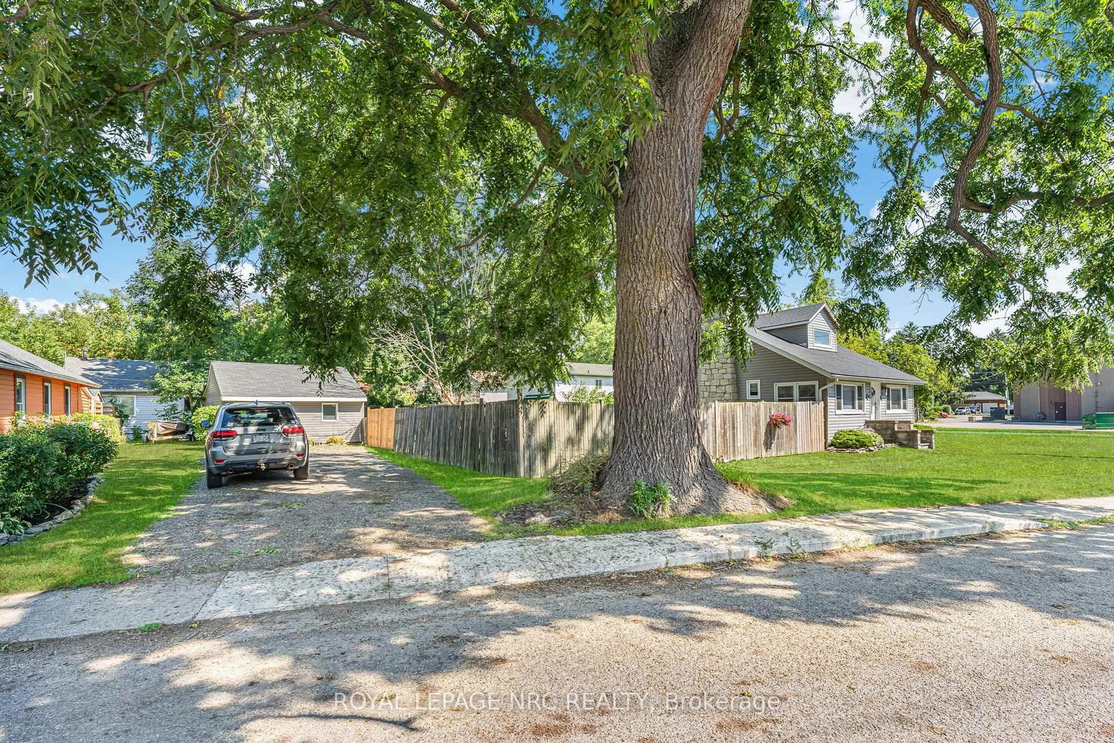 A pic from outside/outdoor area/front of a property/back of a property/a pic from drone, street for 3902 Rebstock Rd, Fort Erie Ontario L0S 1B0