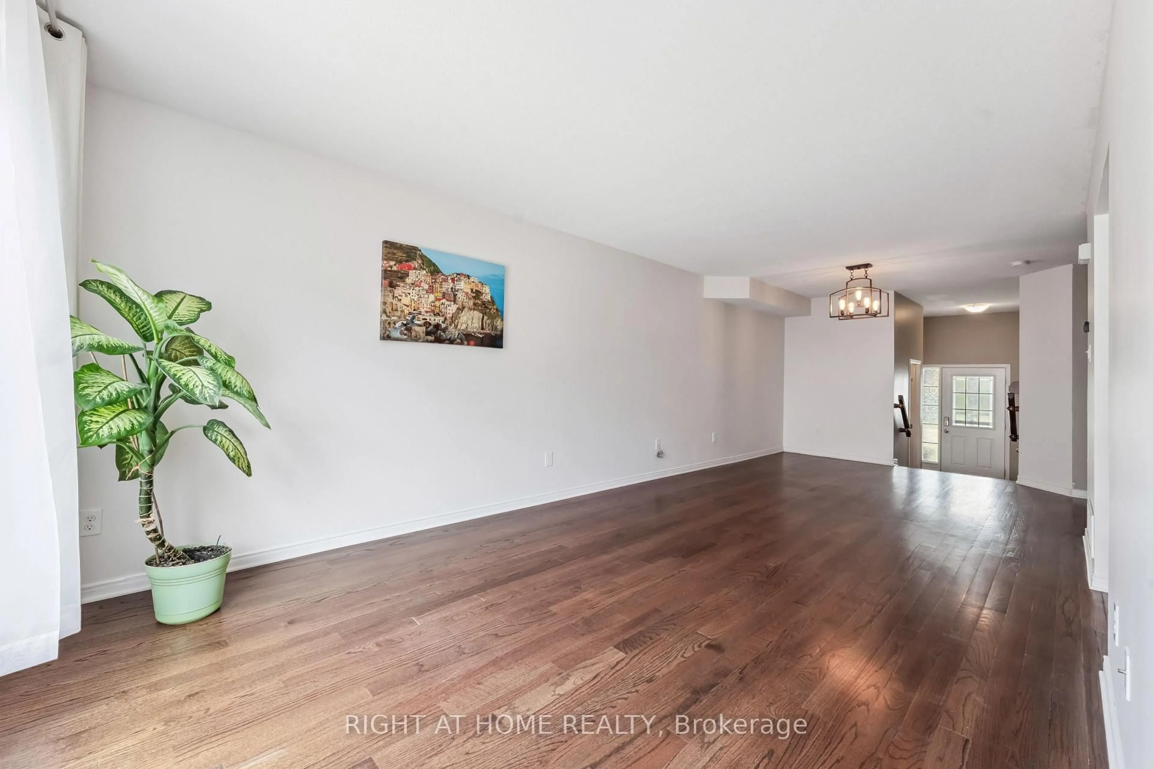 A pic of a room for 142 Lokoya St, Ottawa Ontario K2S 0J4