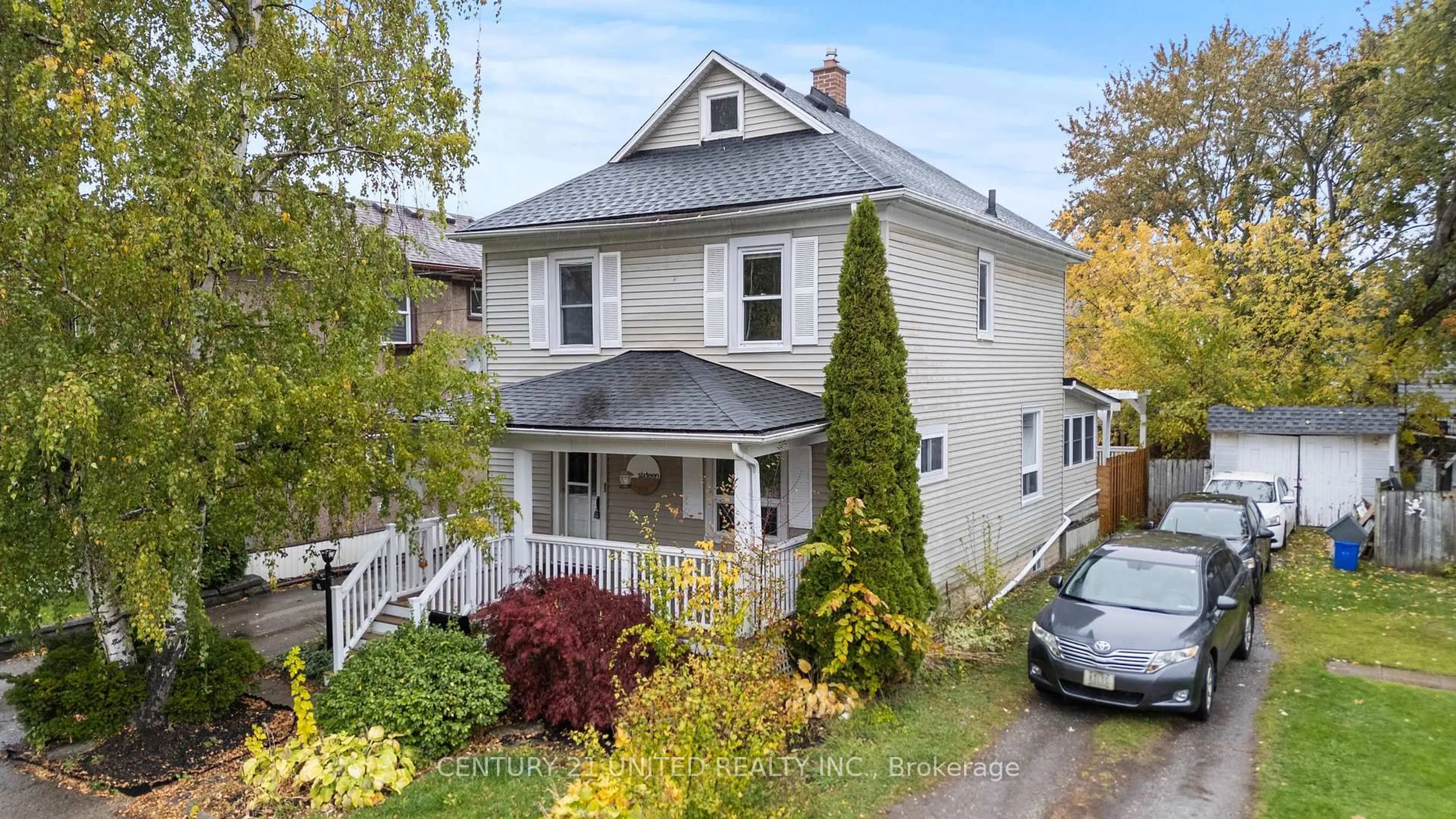 A pic from outside/outdoor area/front of a property/back of a property/a pic from drone, street for 16 Locust St, Welland Ontario L3C 4J2