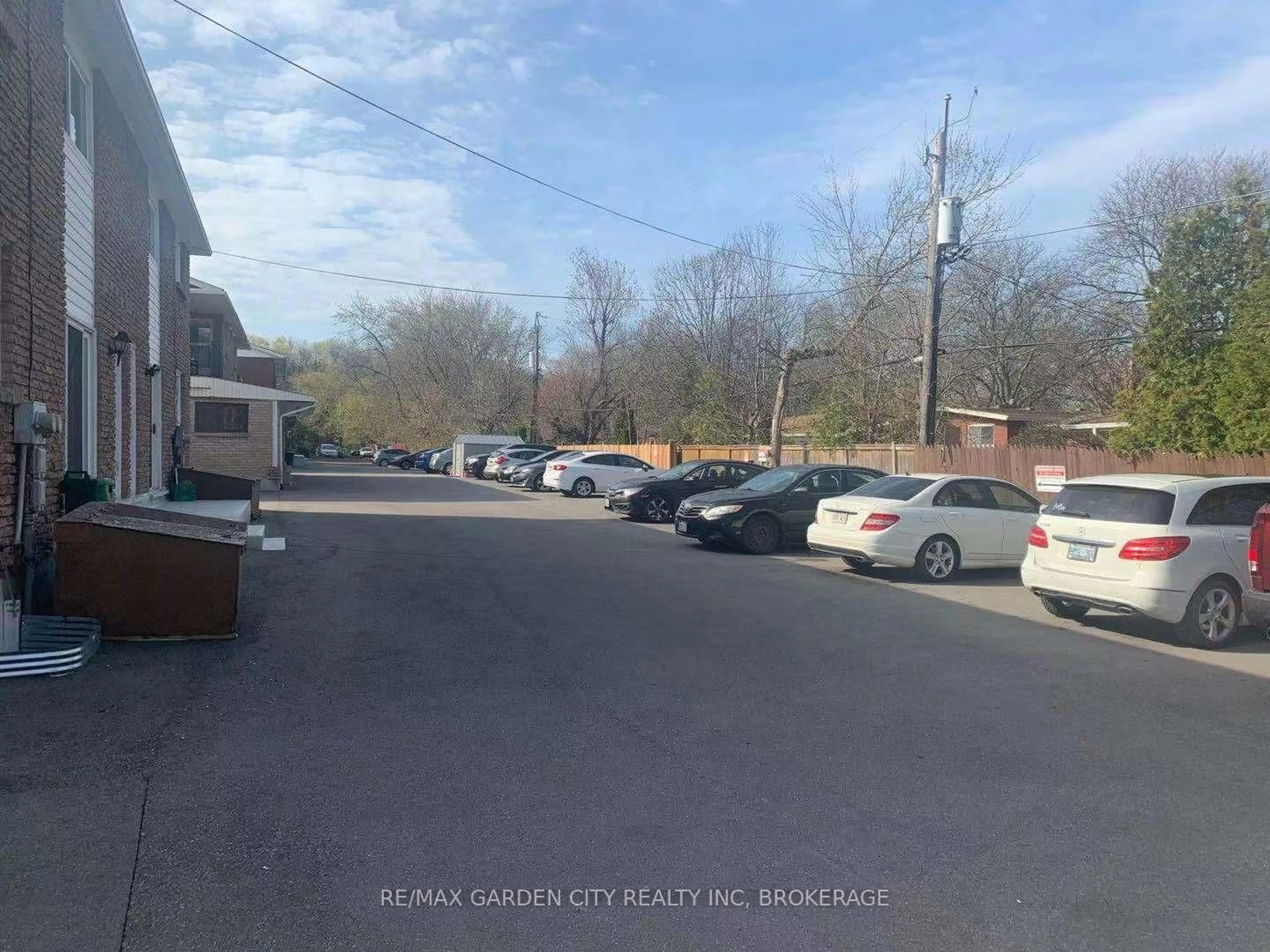 Parking for 358-360 Glenridge Ave, St. Catharines Ontario L2T 3K7