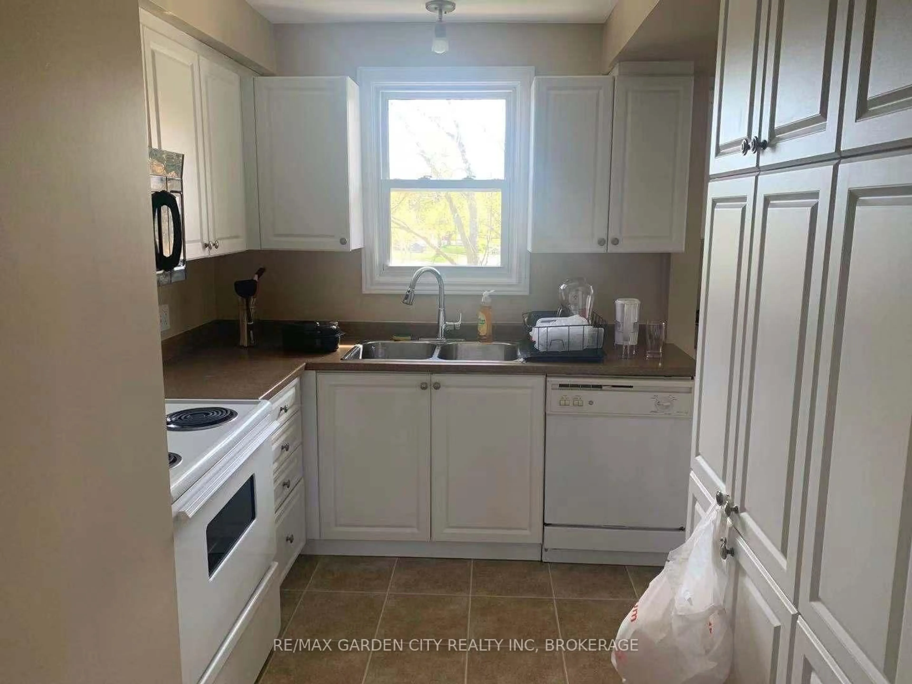 Standard kitchen, unknown for 358-360 Glenridge Ave, St. Catharines Ontario L2T 3K7