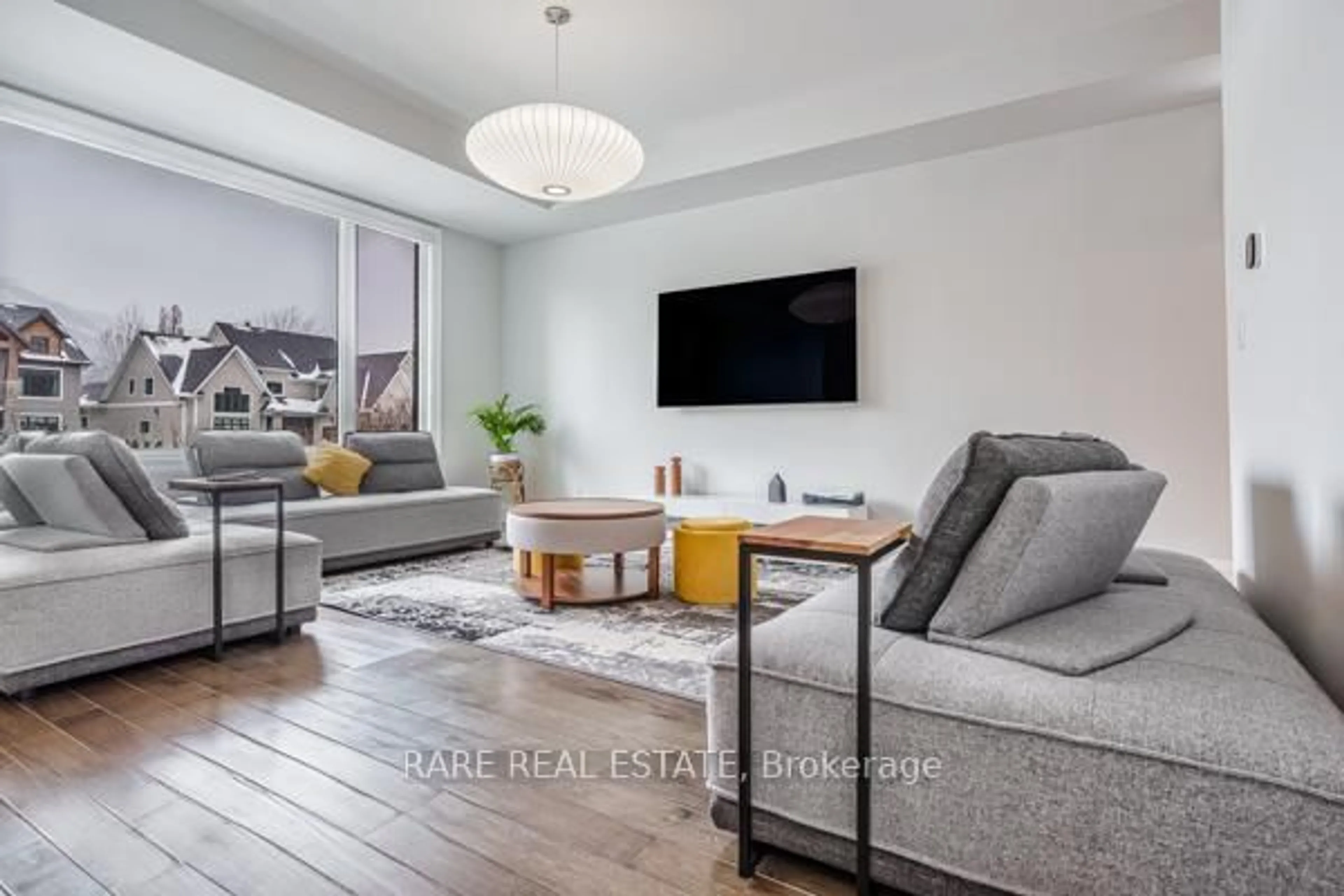 Living room with furniture, unknown for 125 Craigmore Cres, Blue Mountains Ontario L9Y 0N6