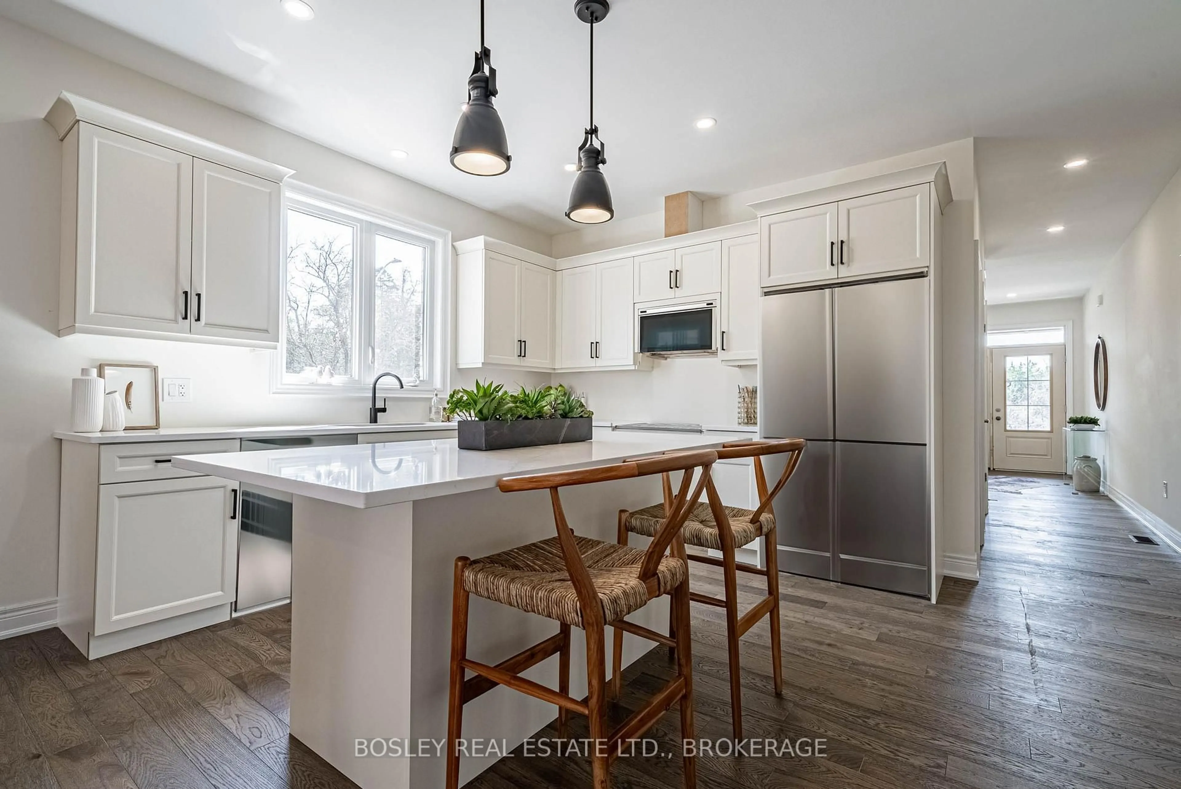 Contemporary kitchen, unknown for 514 ROYAL RIDGE Dr, Fort Erie Ontario L0S 1N0