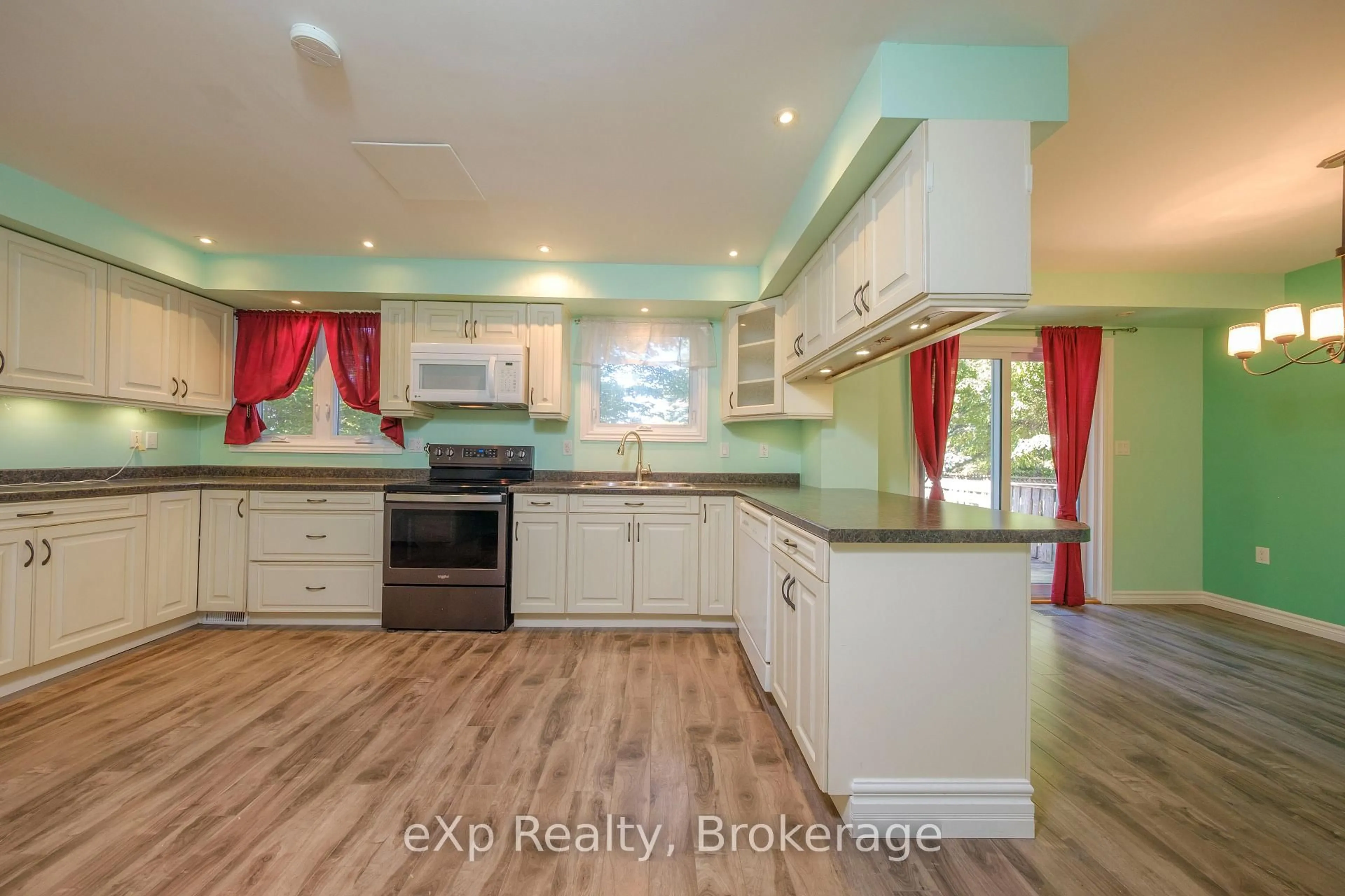 Open concept kitchen, unknown for 526 Thede Dr, Saugeen Shores Ontario N0H 2C4