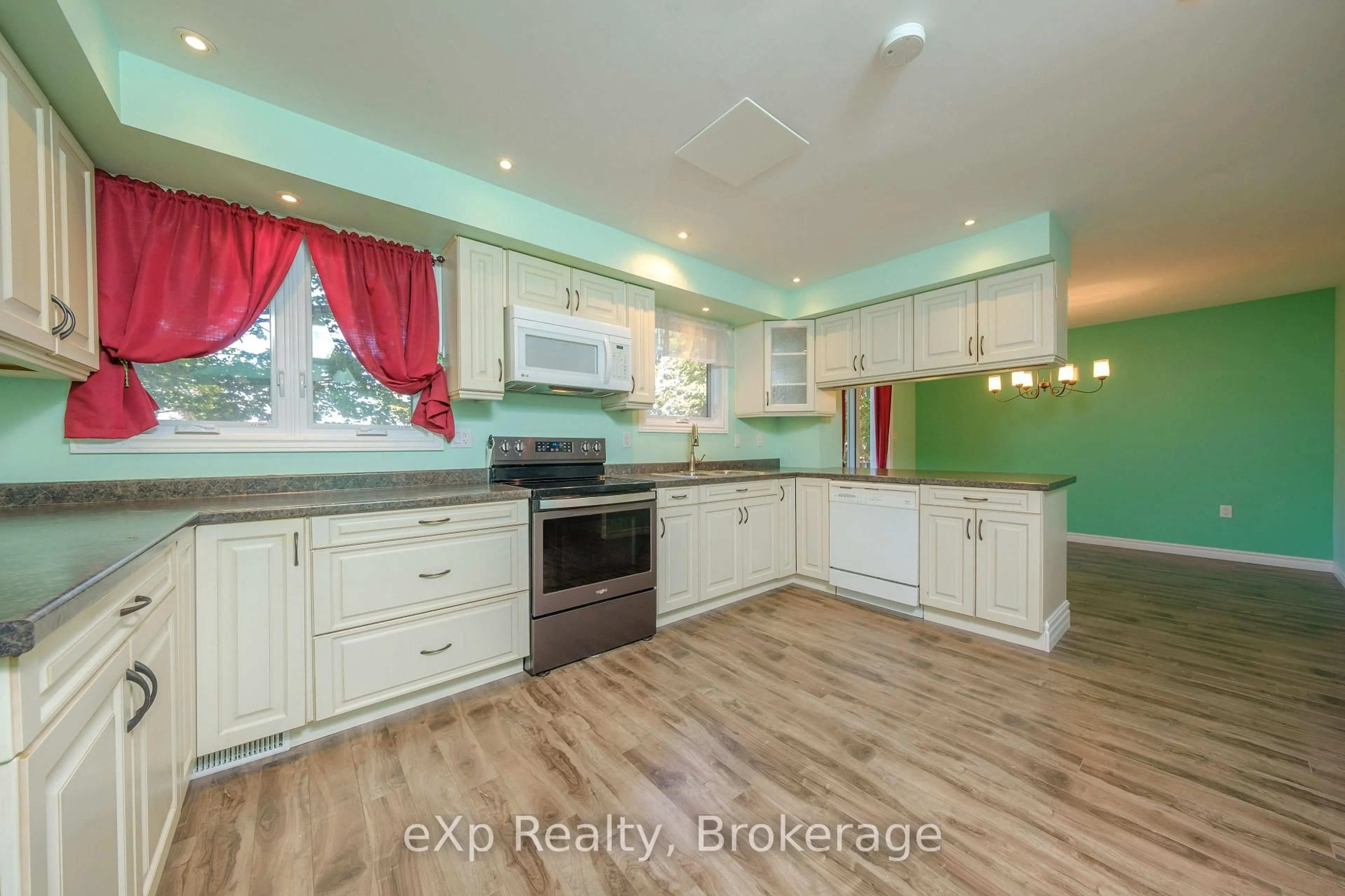 Open concept kitchen, unknown for 526 Thede Dr, Saugeen Shores Ontario N0H 2C4