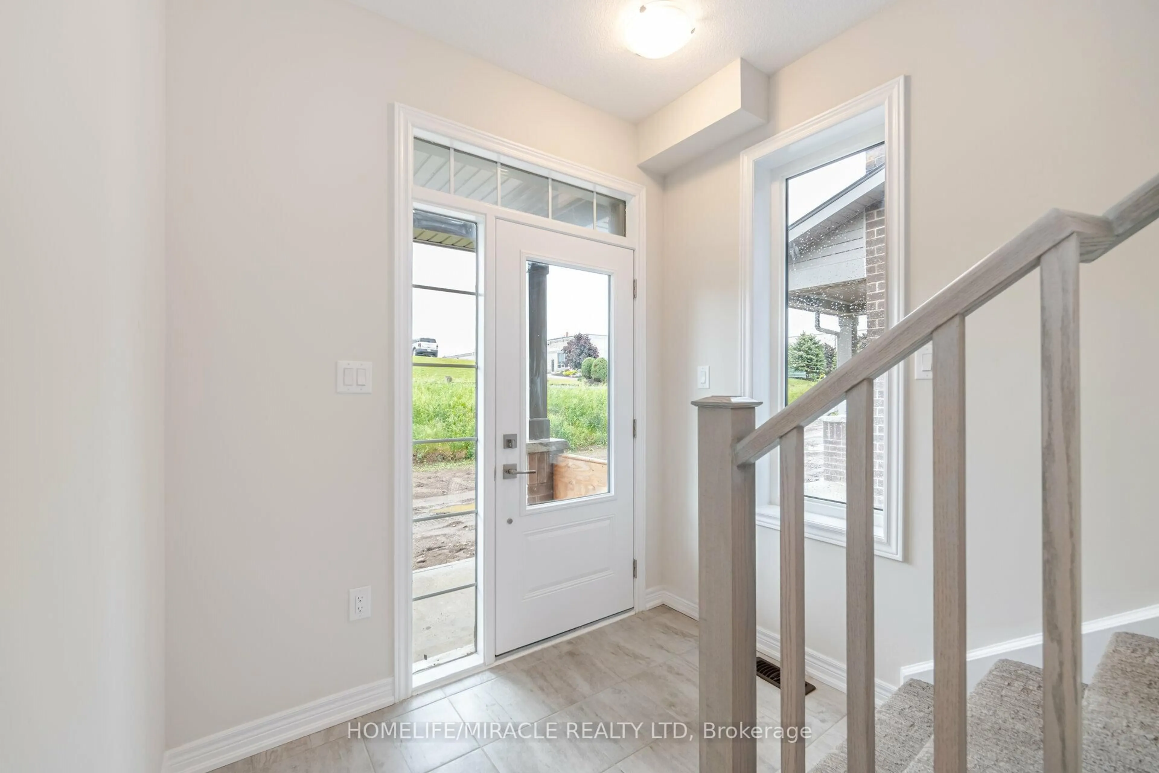 Indoor entryway for 10 Birmingham Dr #70, Cambridge Ontario N1R 0C6