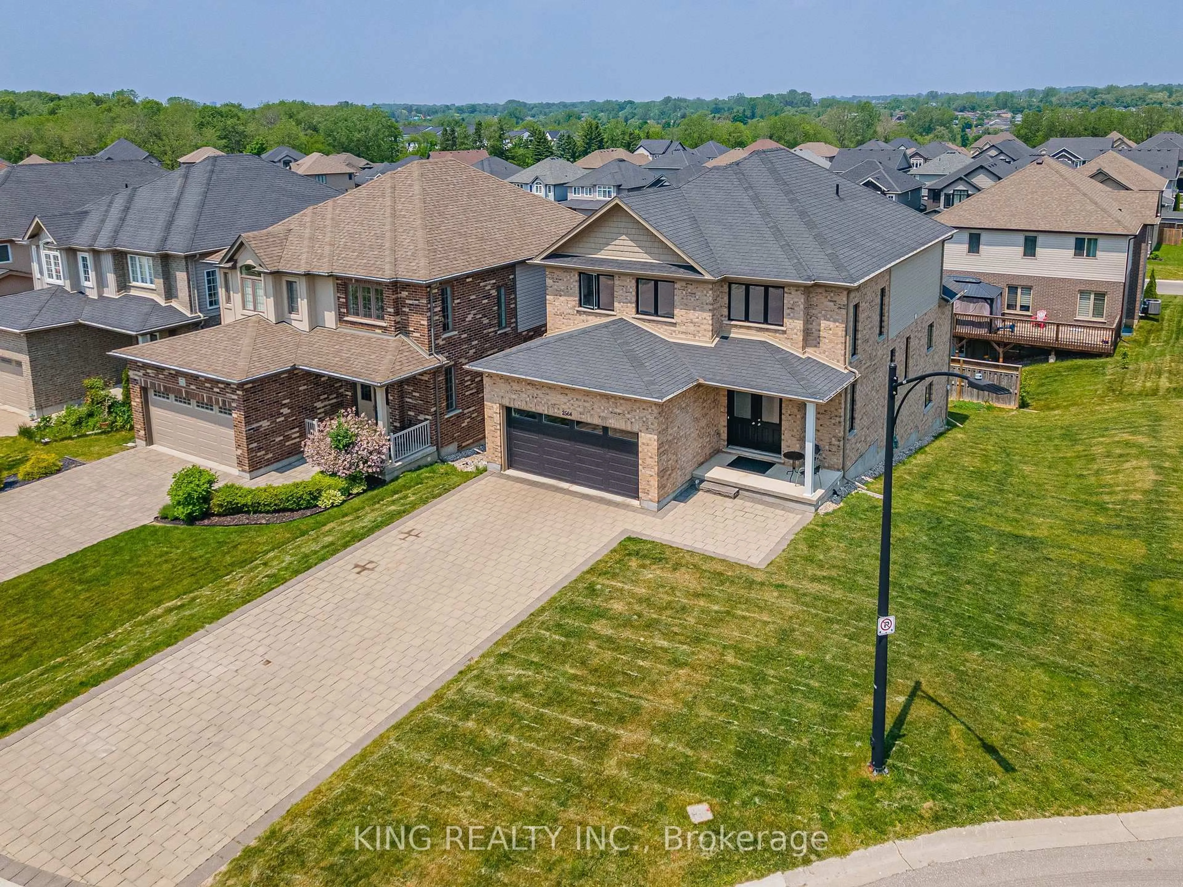 A pic from outside/outdoor area/front of a property/back of a property/a pic from drone, street for 2564 Holbrook Dr, London South Ontario N6M 5E0