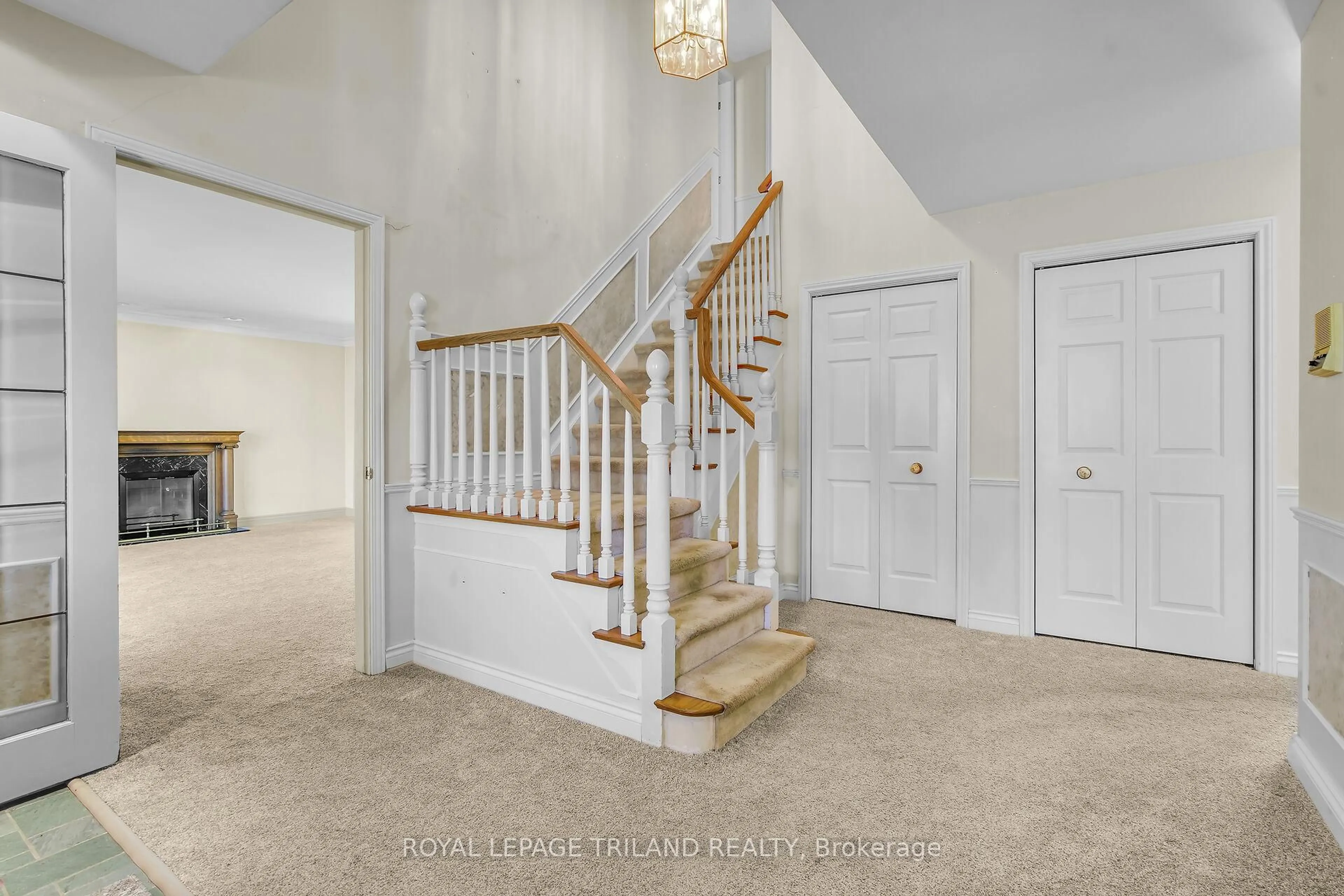 Unknown for 808 Clearview Cres, London North Ontario N6H 4P7