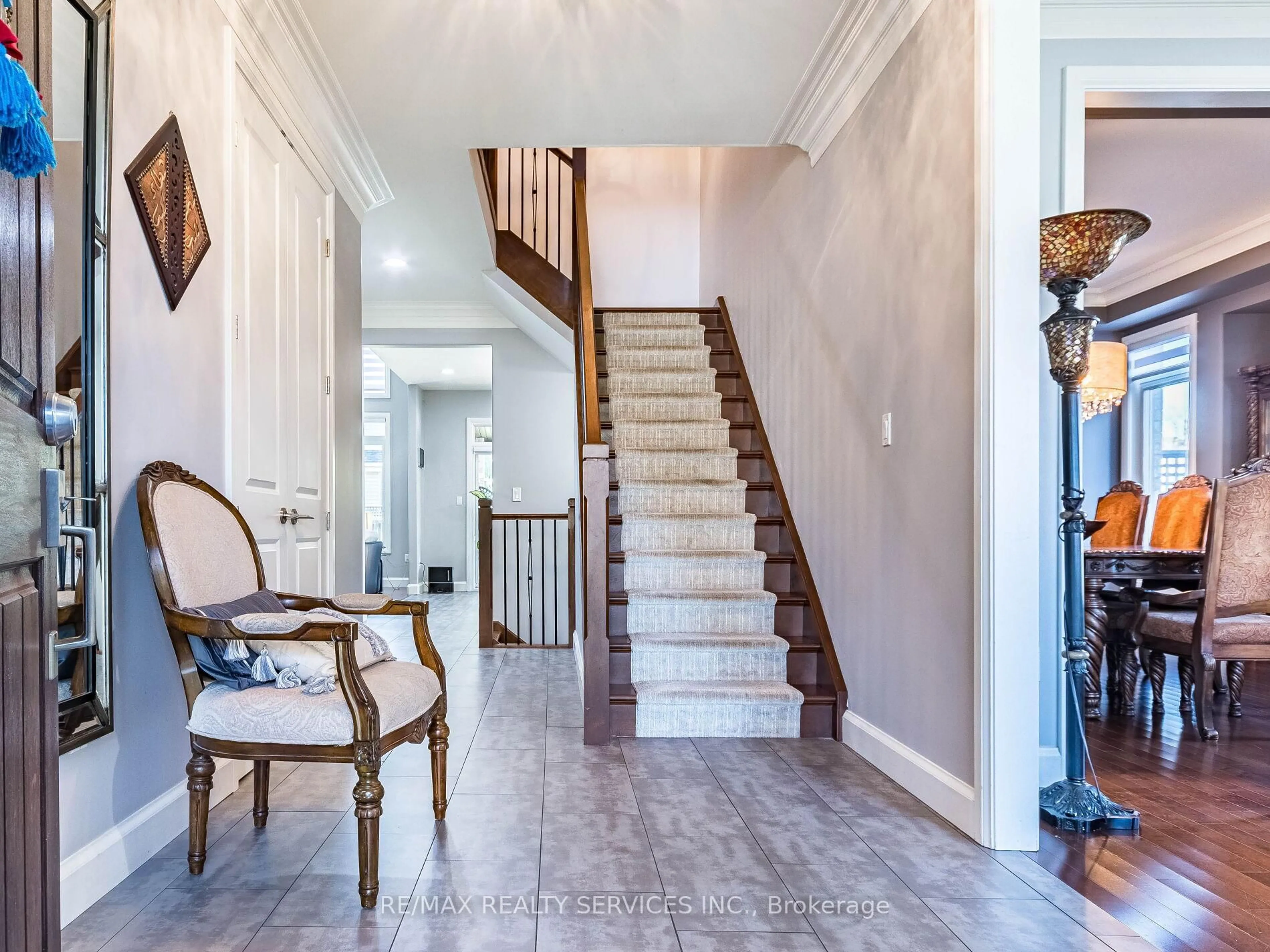 Indoor entryway for 104 Staffordshire Crt, London North Ontario N6H 5P8