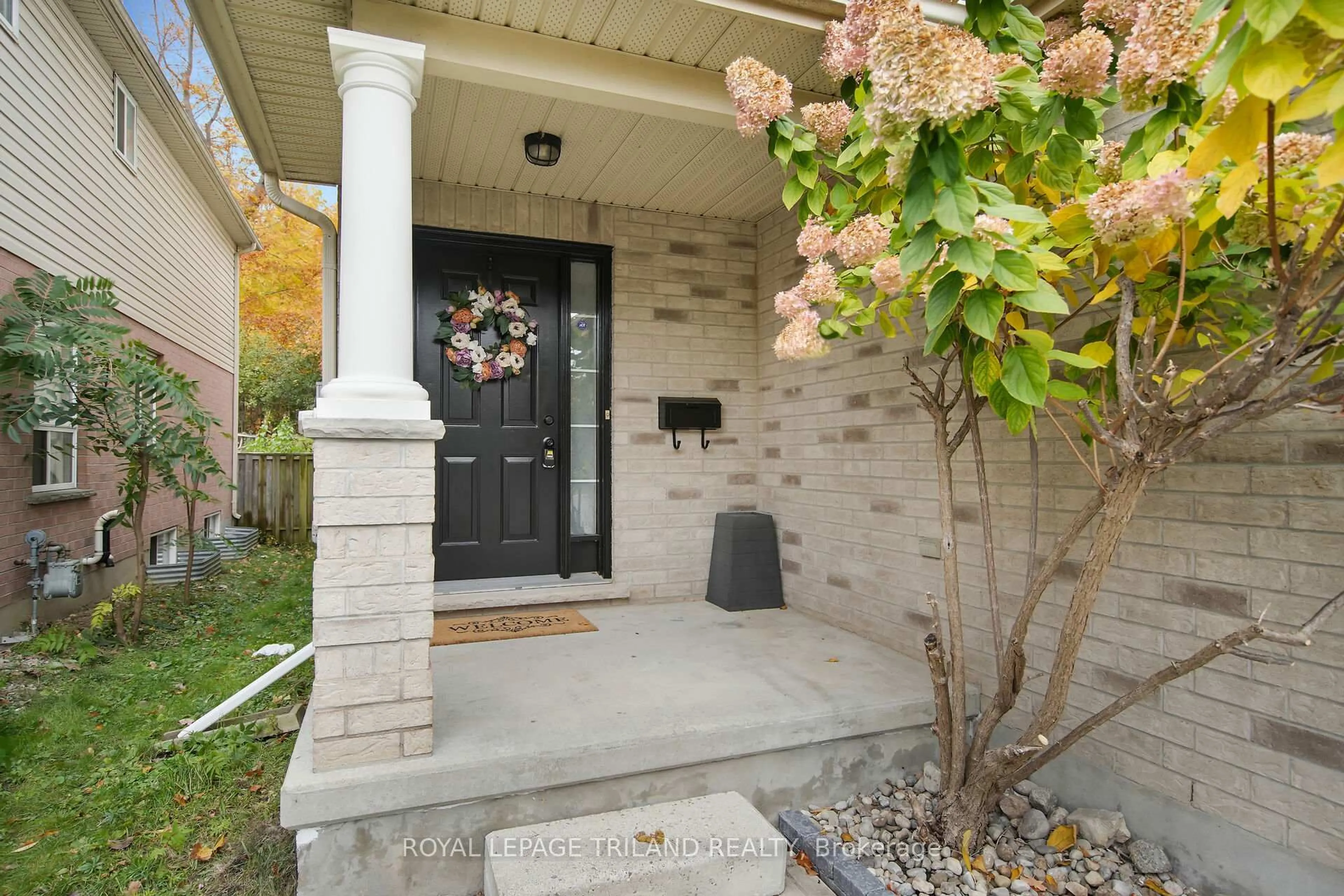 Indoor entryway for 1547 Beaverbrook Ave, London North Ontario N6H 5V3