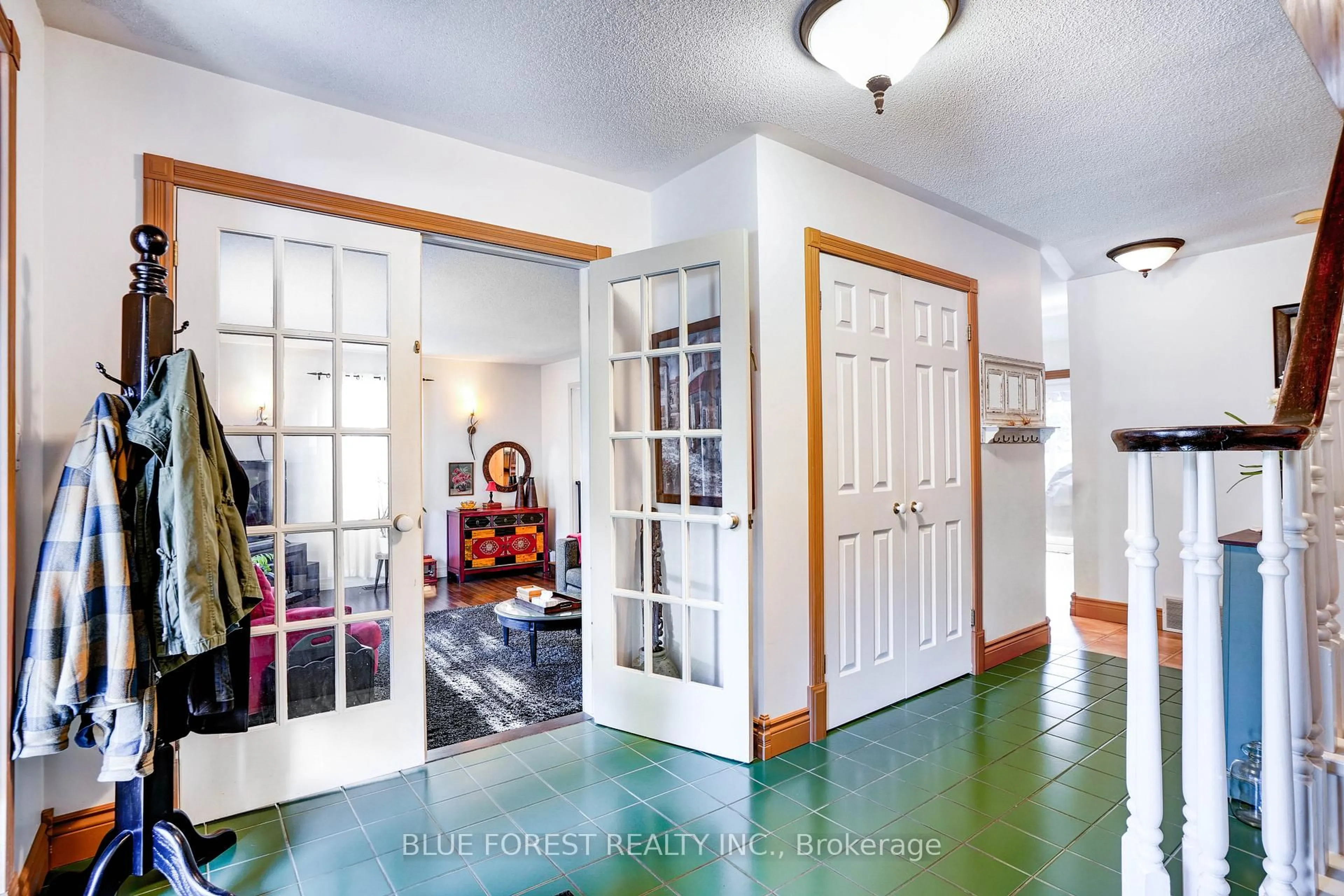 Indoor entryway for 174 McArthur St, Dutton/Dunwich Ontario N0L 1J0
