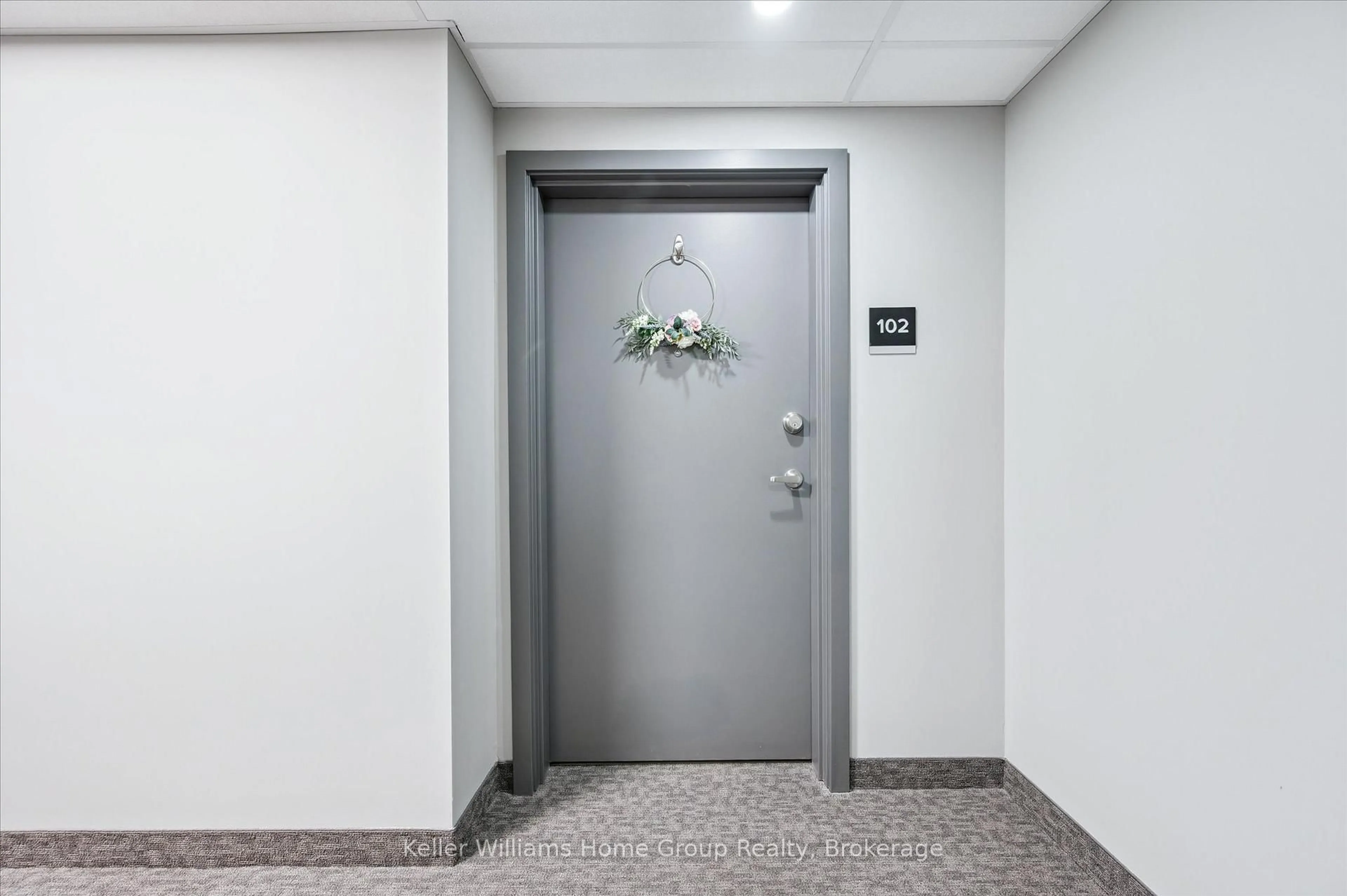 Indoor foyer for 99A Farley Rd #102, Centre Wellington Ontario N1M 0J9