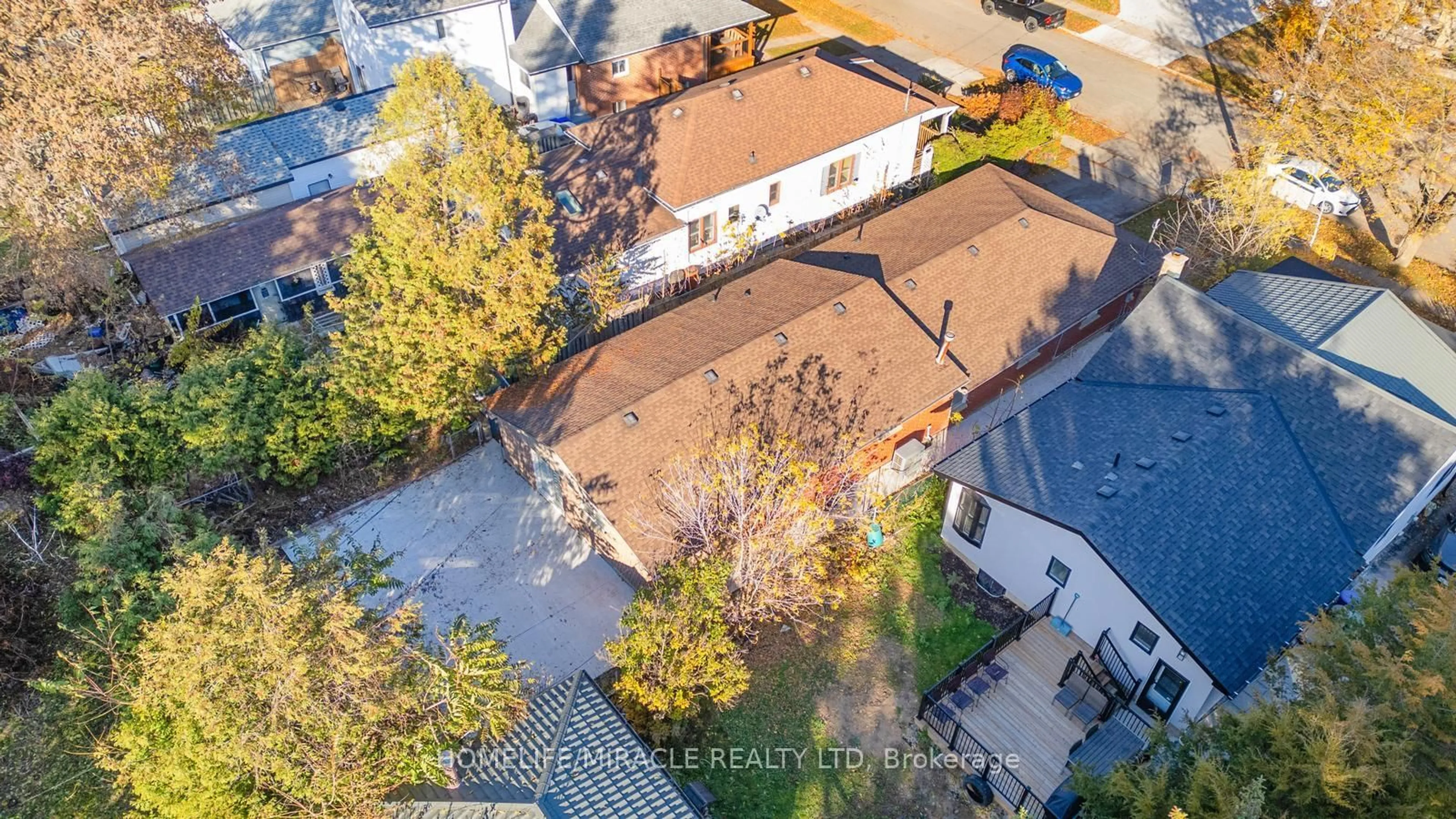 A pic from outside/outdoor area/front of a property/back of a property/a pic from drone, street for 201 Emerson Ave, London South Ontario N5Z 3L5