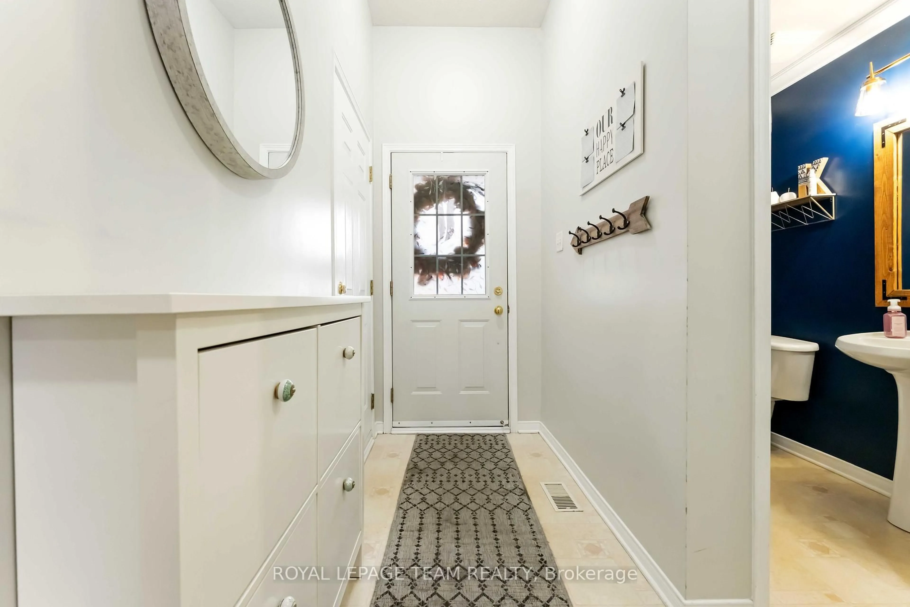 Indoor entryway for 7 Fairpark Dr, Ottawa Ontario K2G 6X1