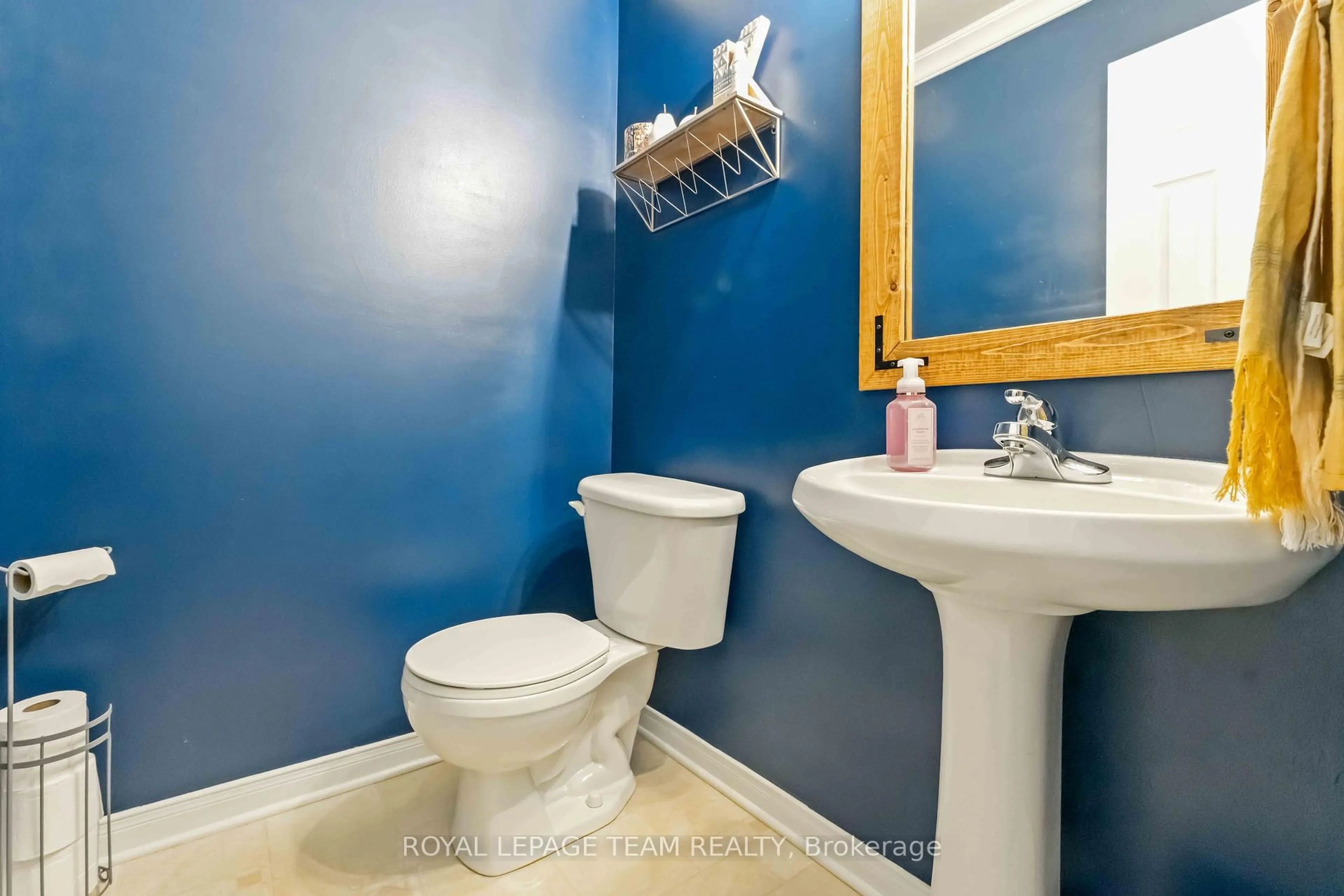 Standard bathroom, ceramic/tile floor for 7 Fairpark Dr, Ottawa Ontario K2G 6X1
