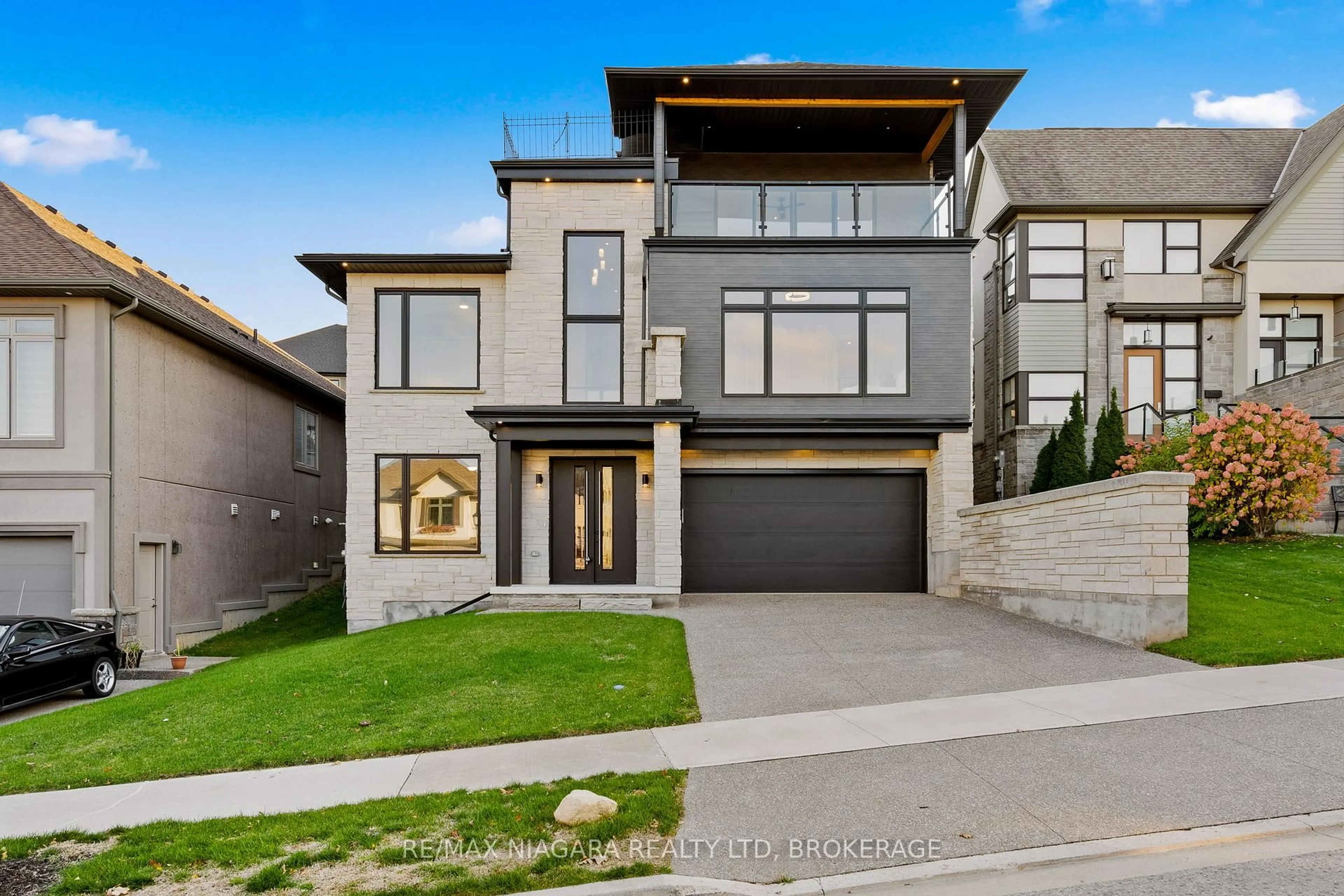 Home with brick exterior material, street for 13 Kenmir Ave, Niagara-on-the-Lake Ontario L0S 1J0