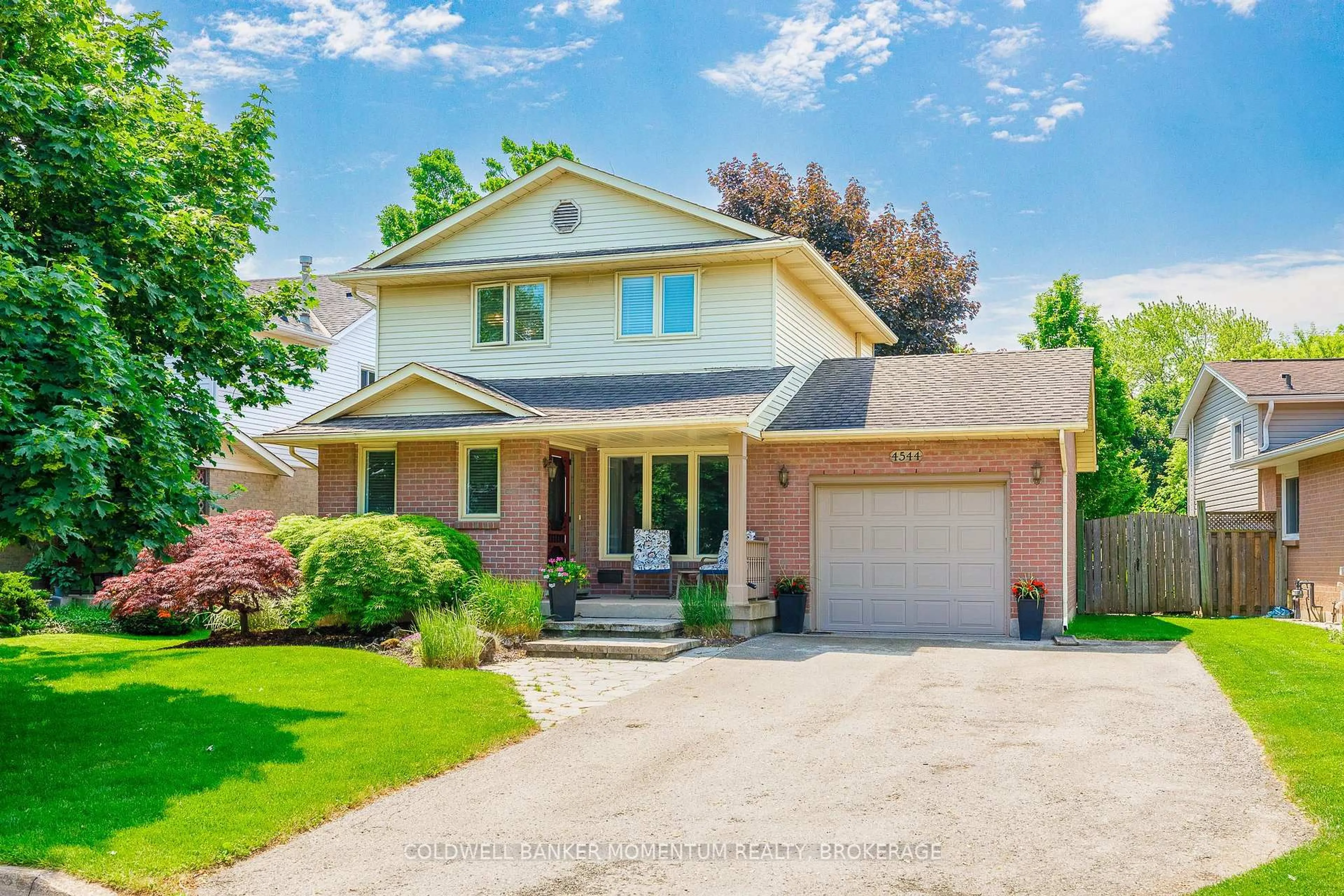 Home with brick exterior material, street for 4544 IVY GARDENS Cres, Lincoln Ontario L0R 1C9