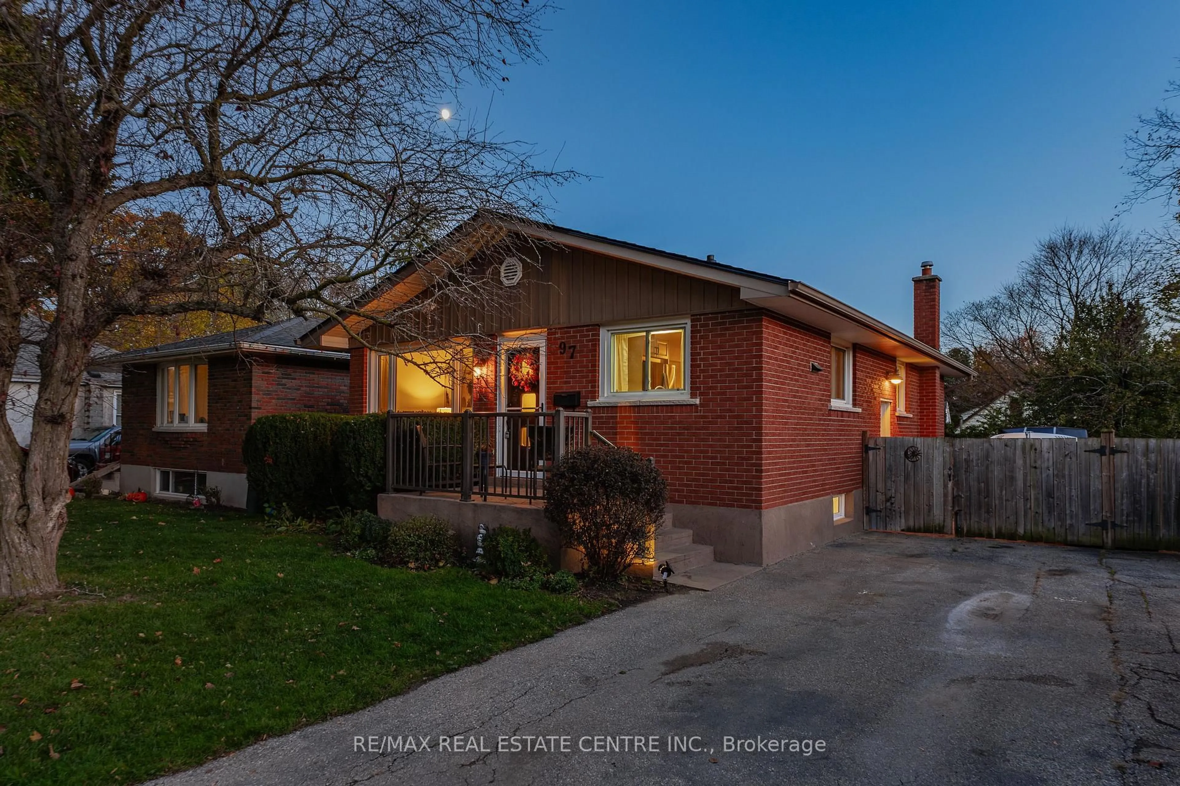 Home with brick exterior material, street for 97 First Ave, Cambridge Ontario N1S 2B4