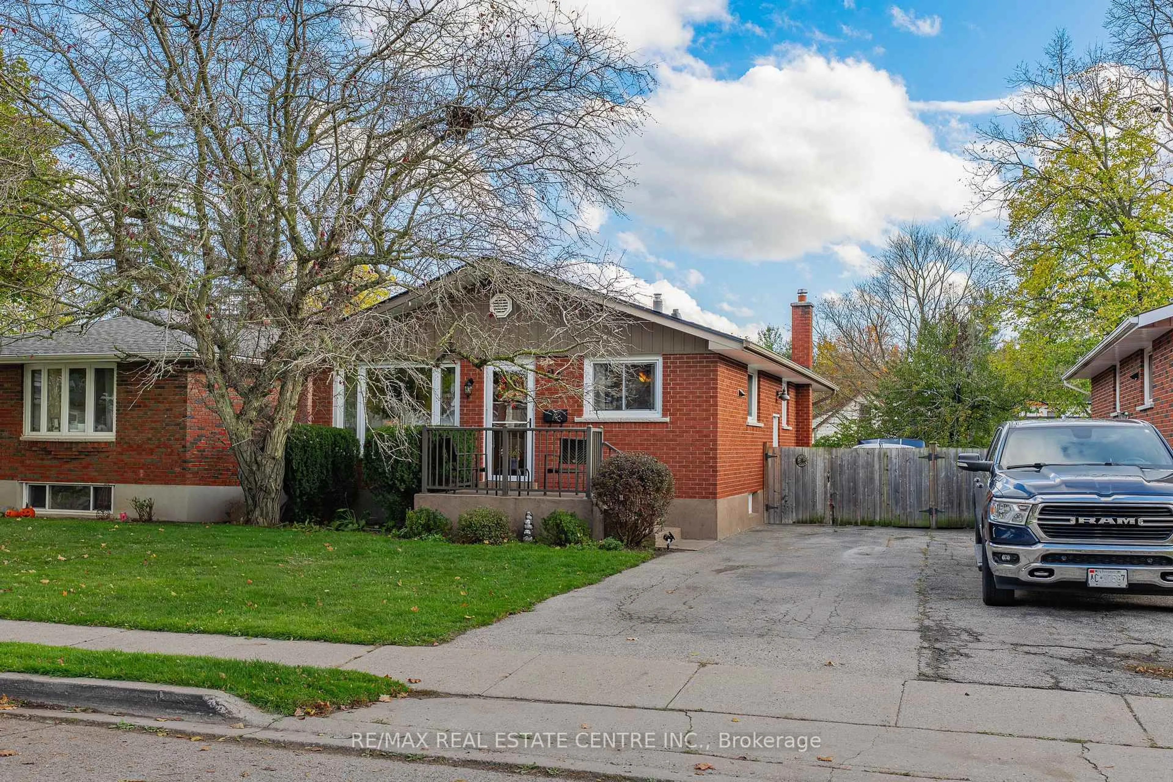 Home with brick exterior material, street for 97 First Ave, Cambridge Ontario N1S 2B4