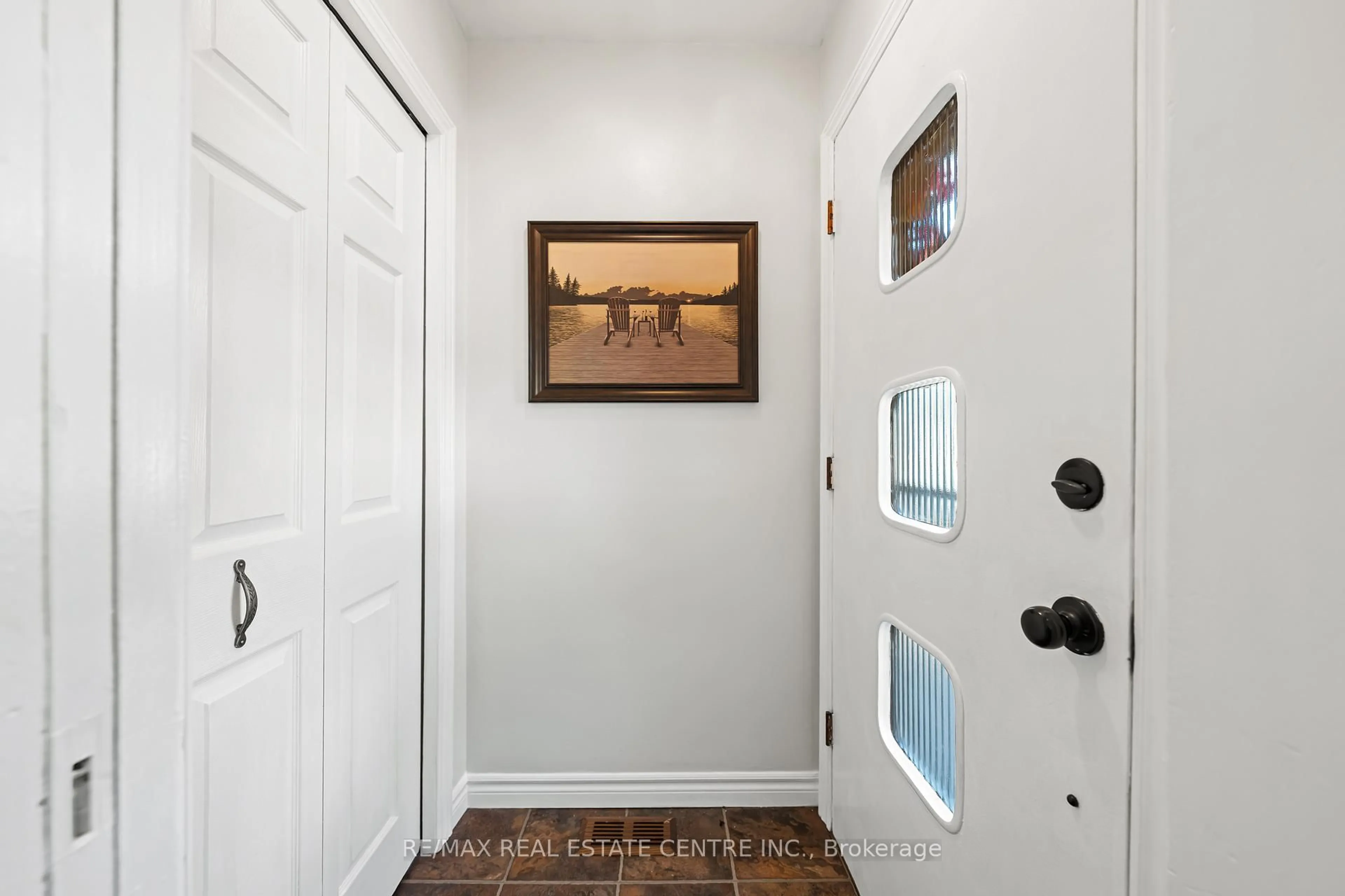 Indoor entryway for 97 First Ave, Cambridge Ontario N1S 2B4