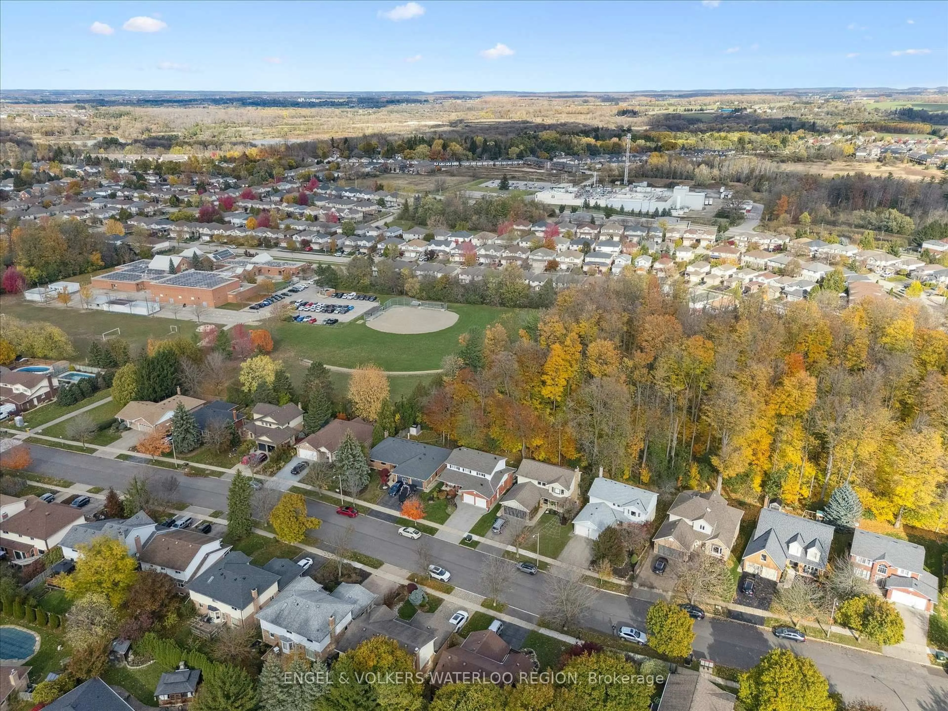 A pic from outside/outdoor area/front of a property/back of a property/a pic from drone, unknown for 298 AUBURN Dr, Waterloo Ontario N2K 3J9