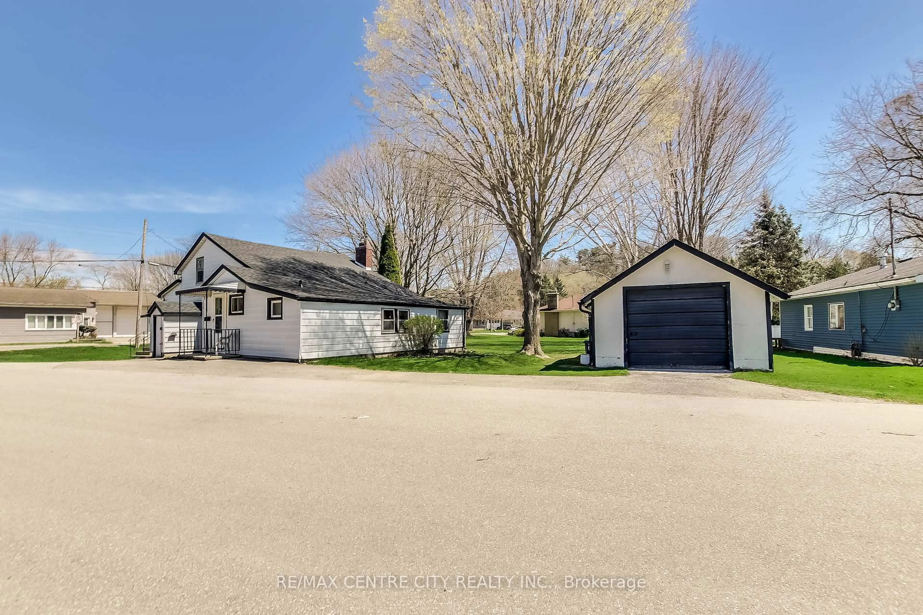 A pic from outside/outdoor area/front of a property/back of a property/a pic from drone, street for 358 Warren St, Central Elgin Ontario N5L 1B5