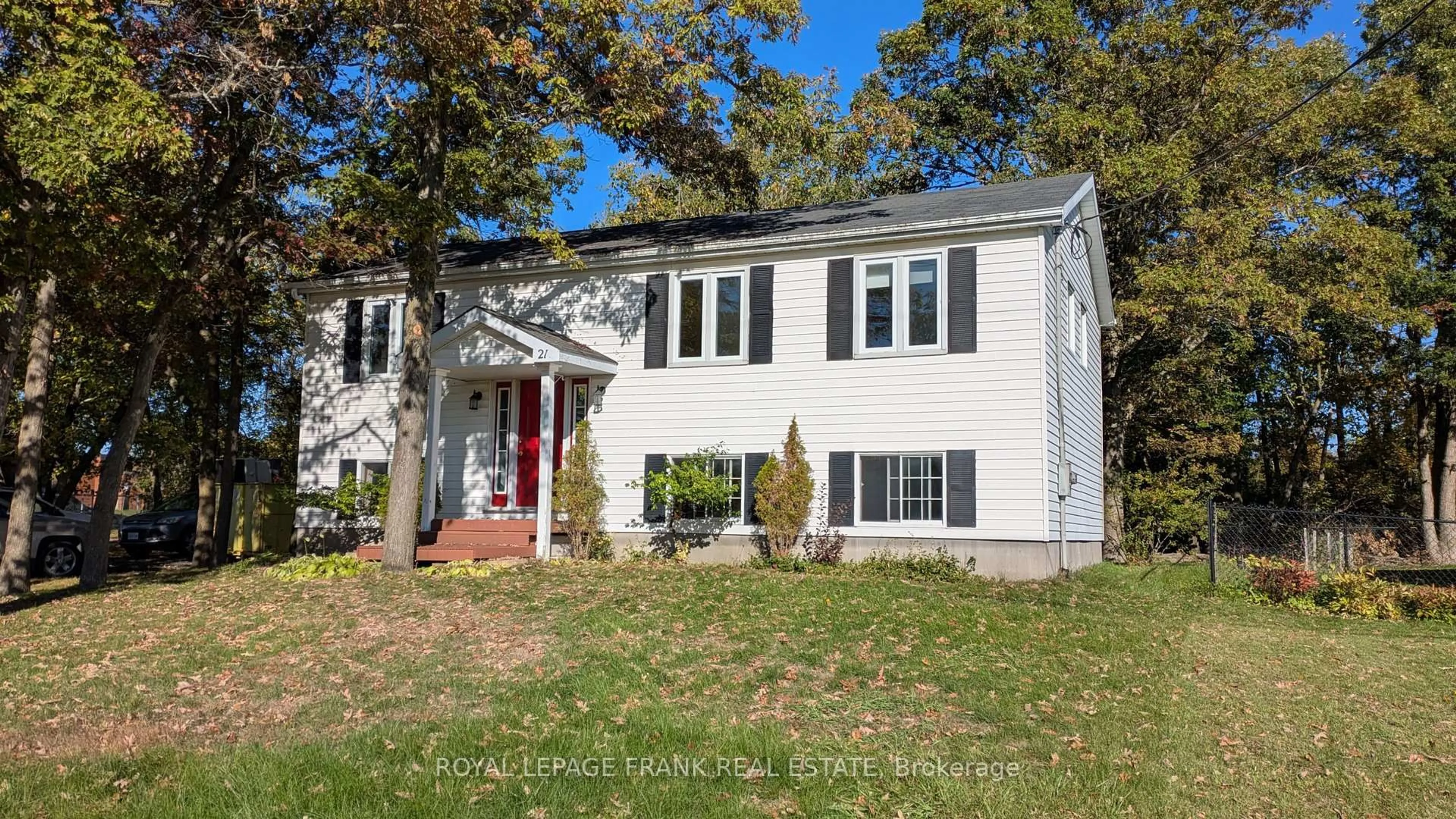 Home with vinyl exterior material, street for 21 William St, Limoges Ontario K0K 2M0