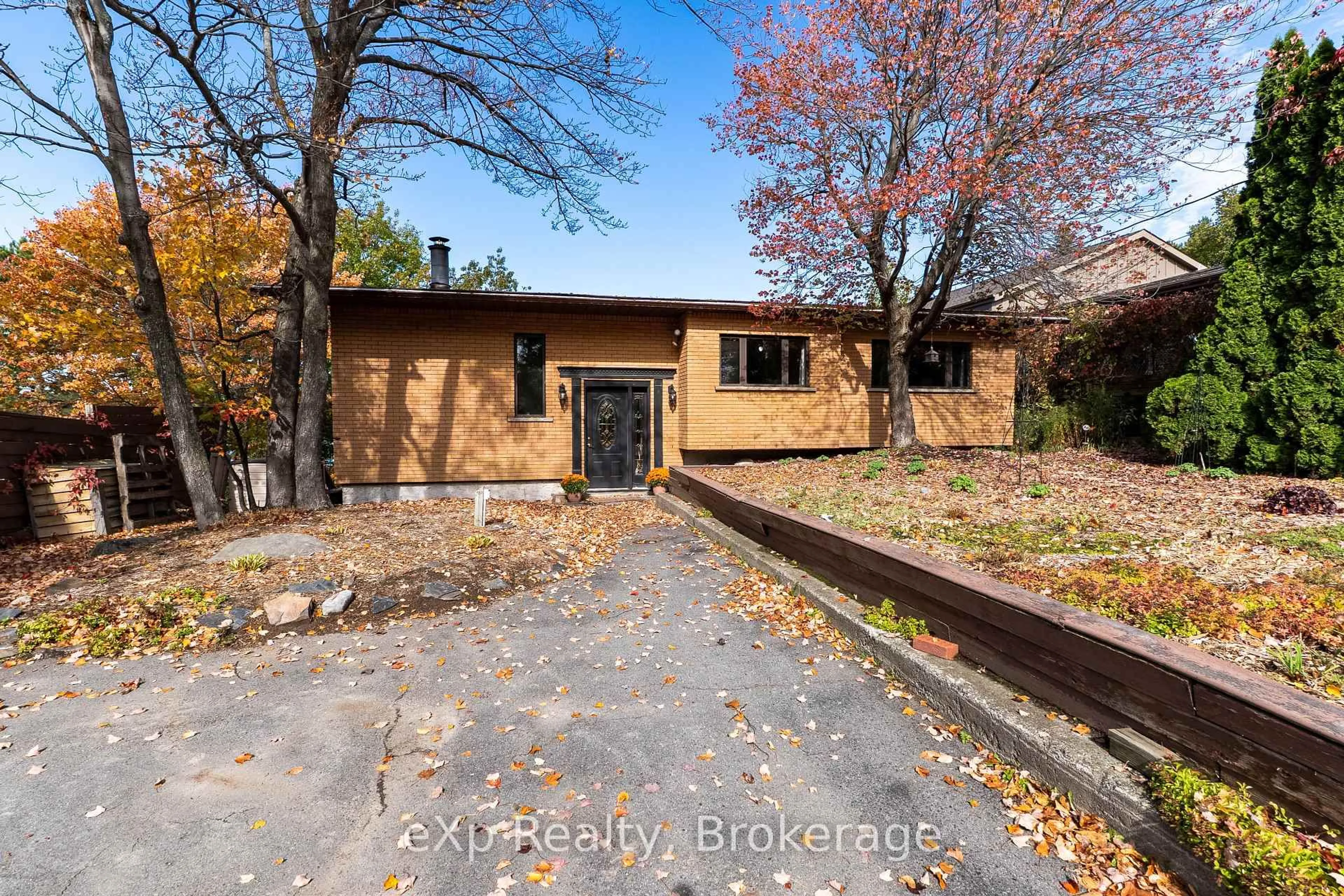 Unknown for 898 Roderick Ave, Greater Sudbury Ontario P3E 6J5