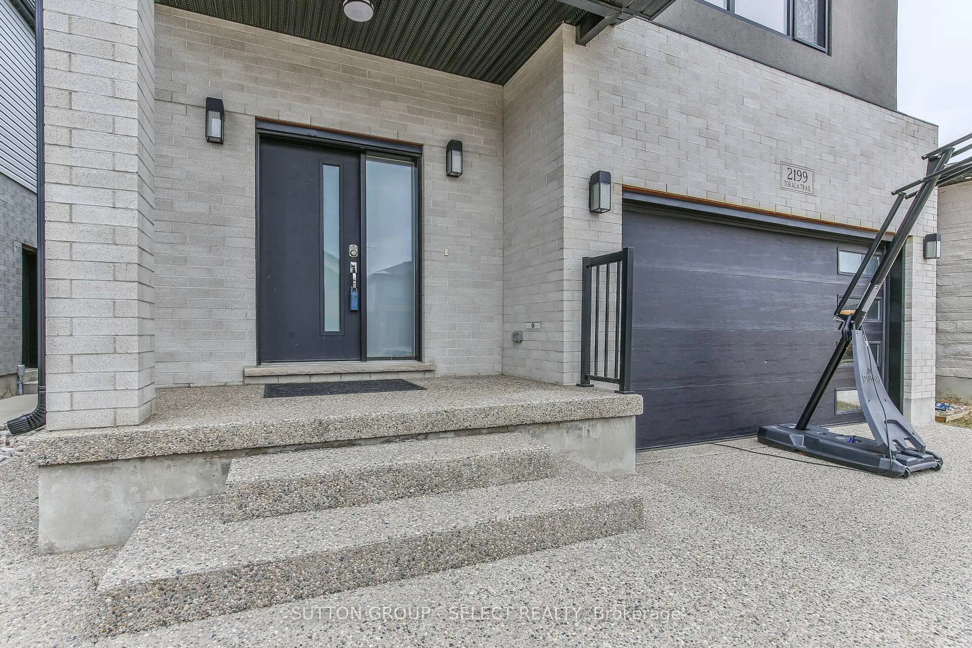 Unknown for 2199 Tokala Tr, London North Ontario N6G 0Z7