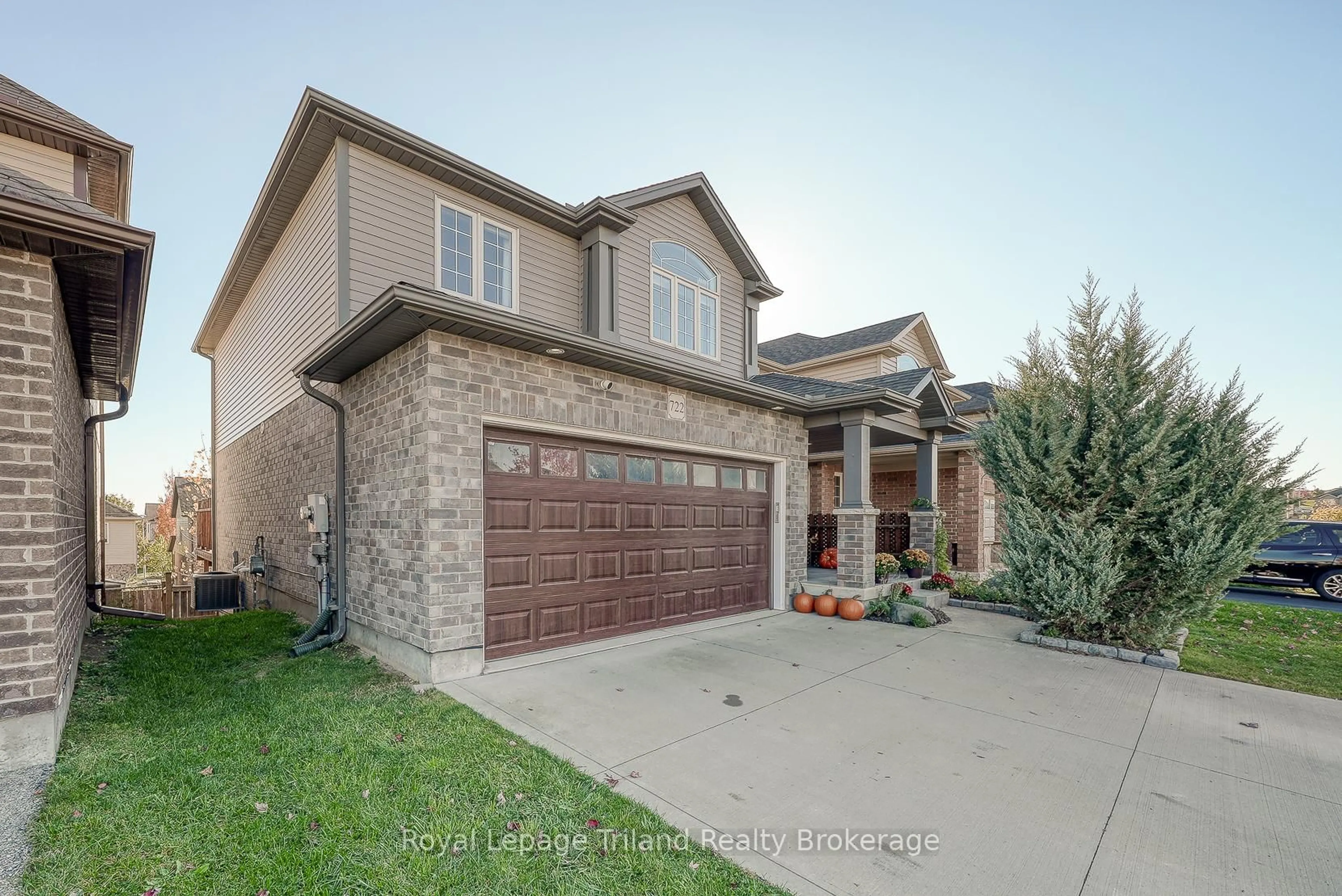 Home with brick exterior material, street for 722 Frontenac Cres, Woodstock Ontario N4V 0B1