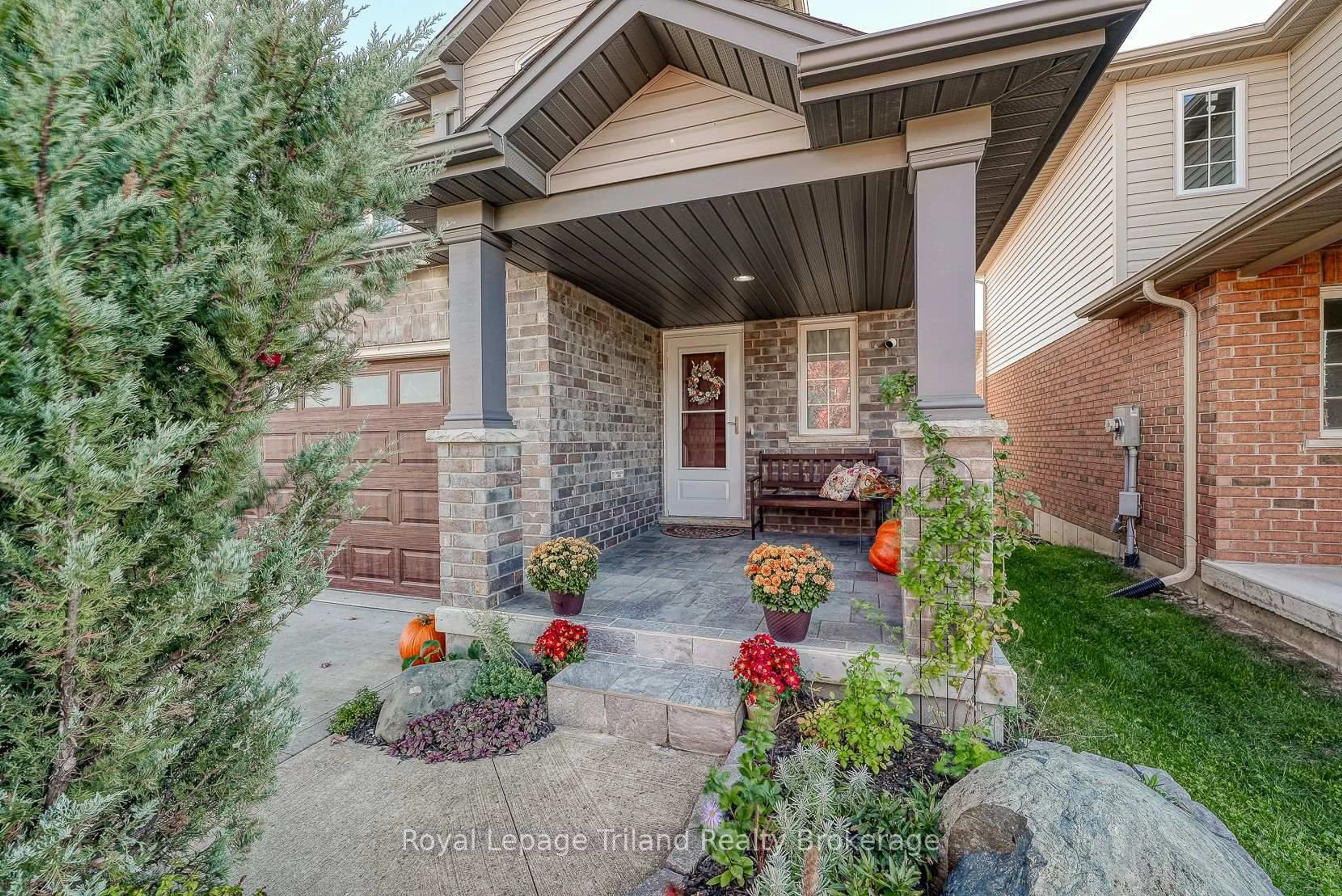 Home with brick exterior material, street for 722 Frontenac Cres, Woodstock Ontario N4V 0B1