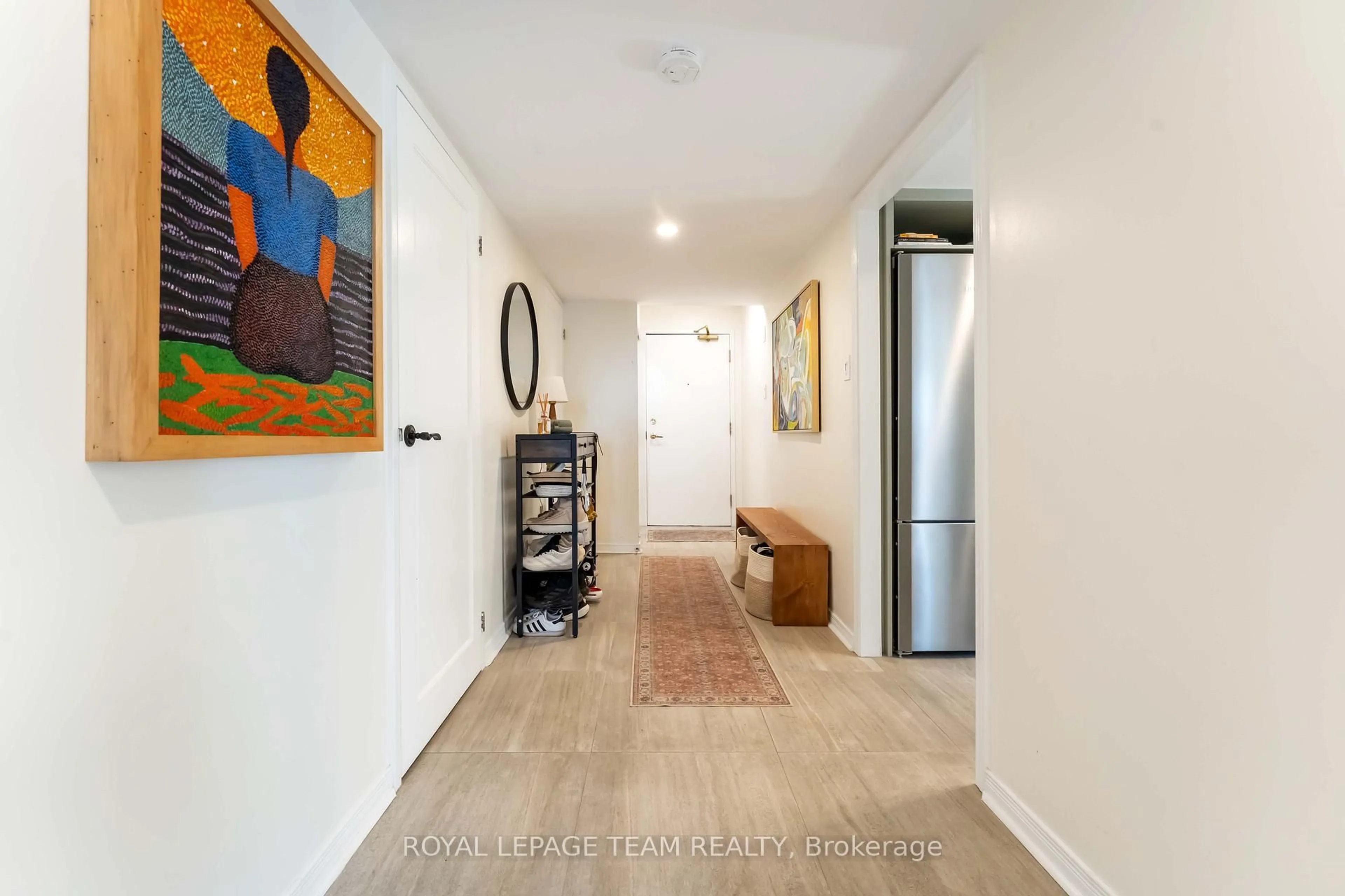 Indoor entryway for 160 George St #1806, Ottawa Ontario K1N 9M2