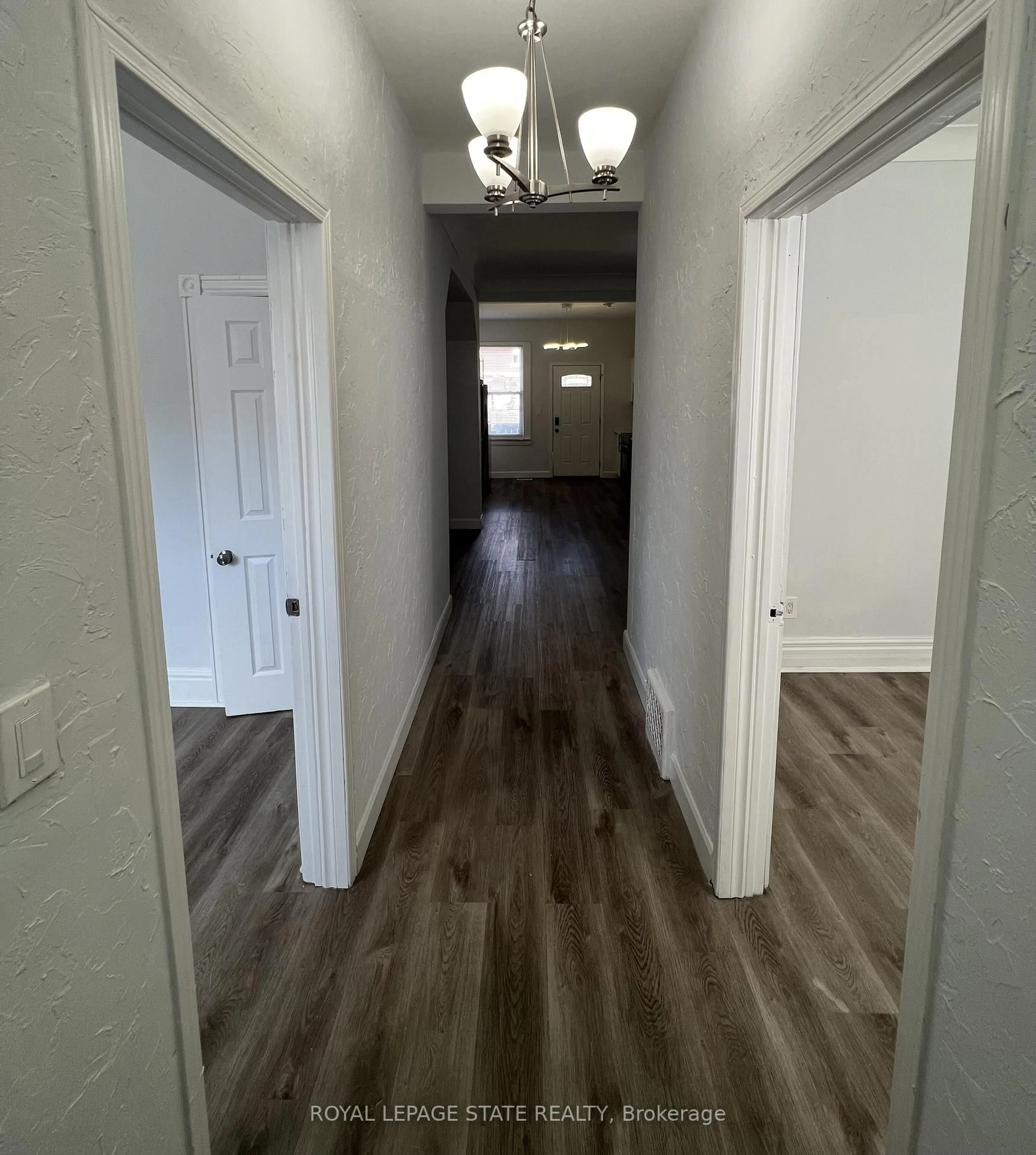 A pic of a room for 44 Madison Ave, Hamilton Ontario L8L 5Y1