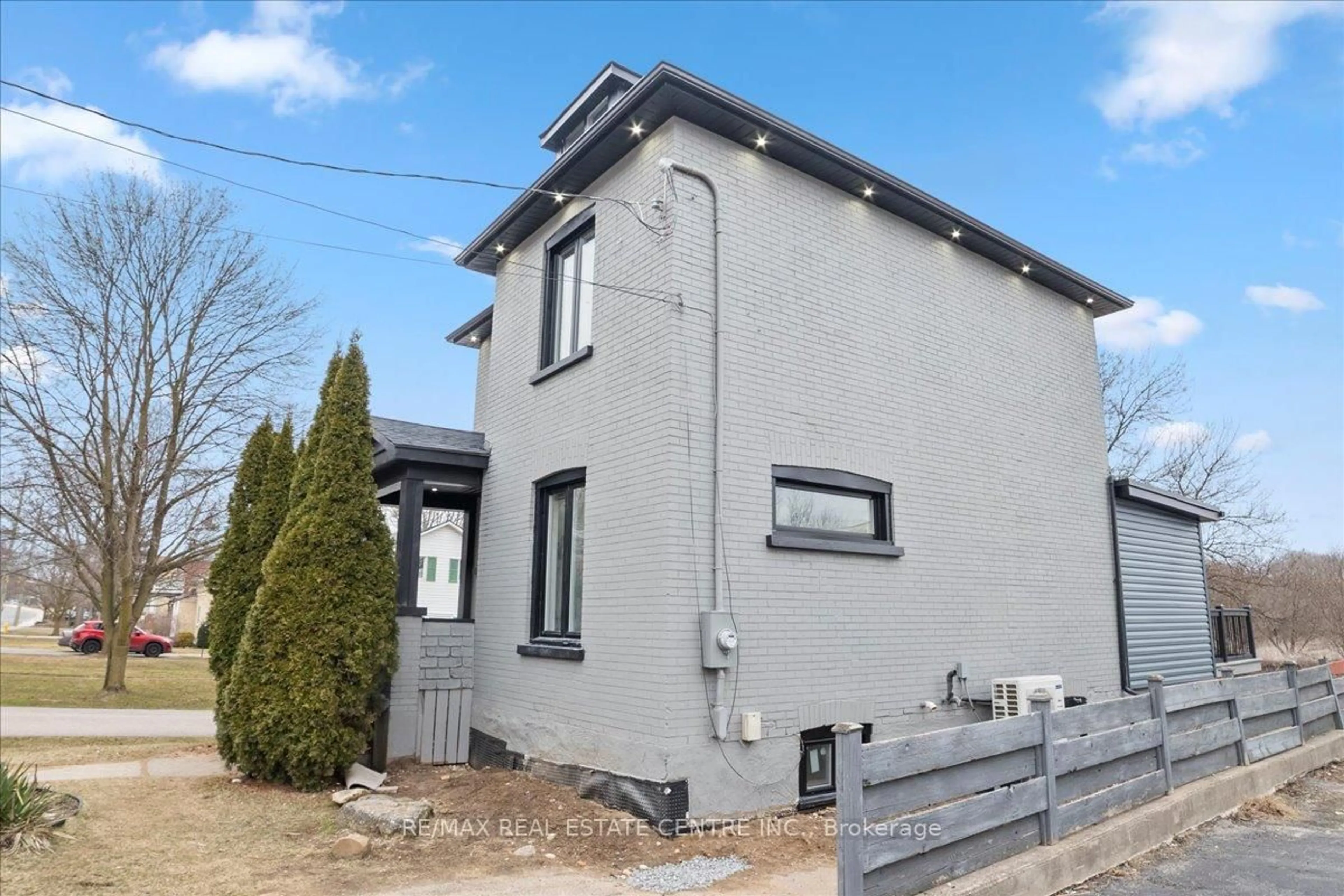 Unknown for 401 Fountain St, Cambridge Ontario N3H 1J2