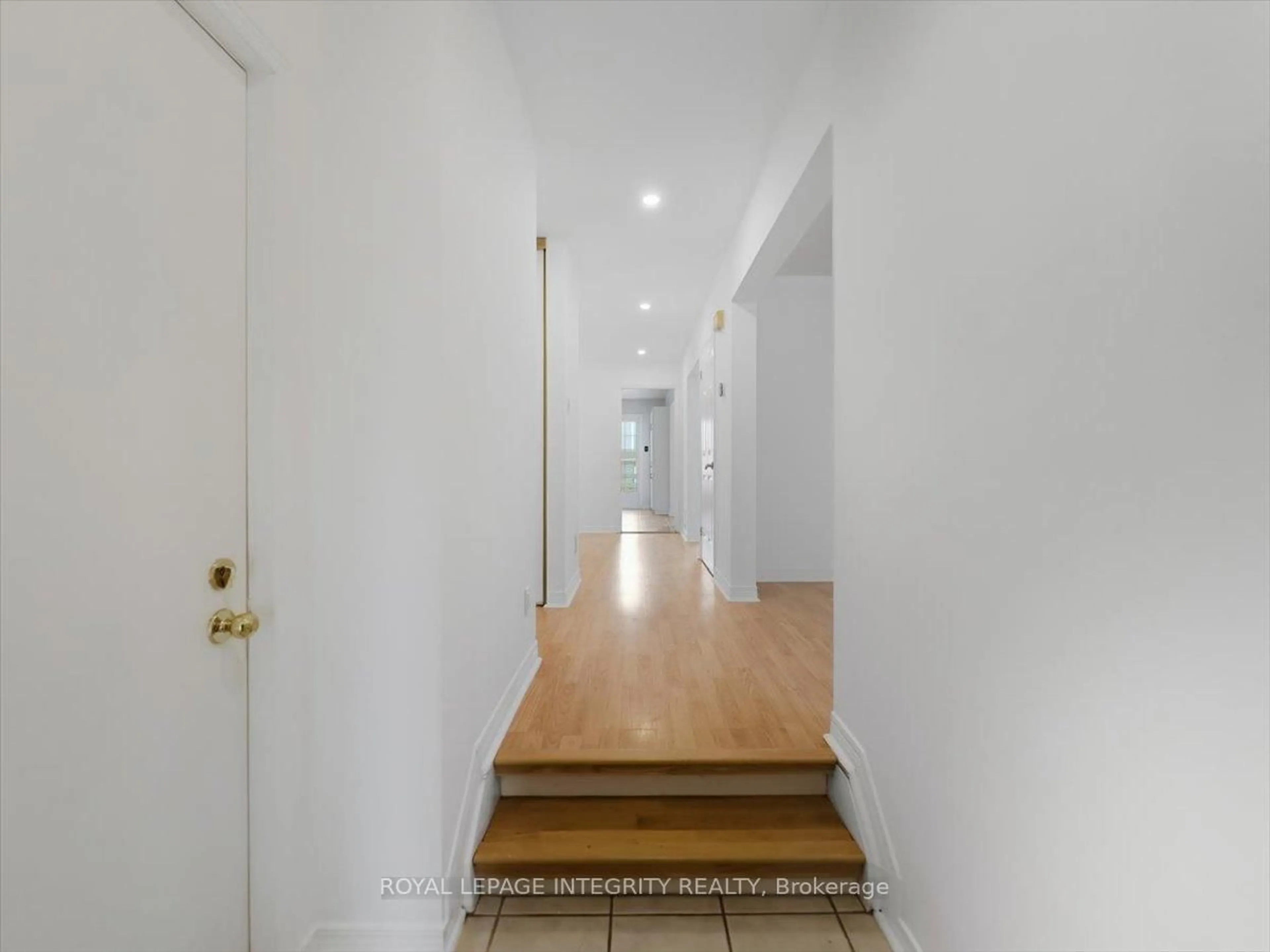 Indoor foyer for 1791 Tache Way, Ottawa Ontario K4A 2S7